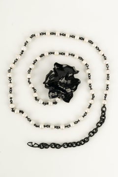 Valentino - Collier rose en métal émaillé noir