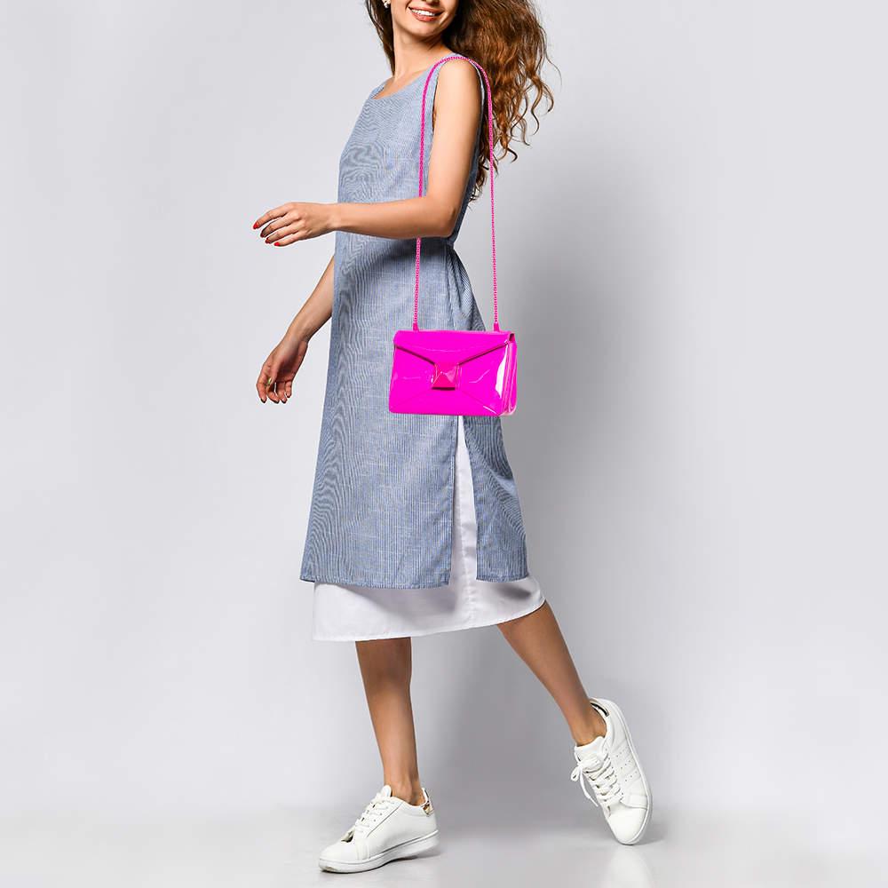 Designer bags are ideal companions for ample occasions Here we have a fashion meets functionality piece crafted with precision. It has been equipped with a well sized interior that can easily fit your small essentials.