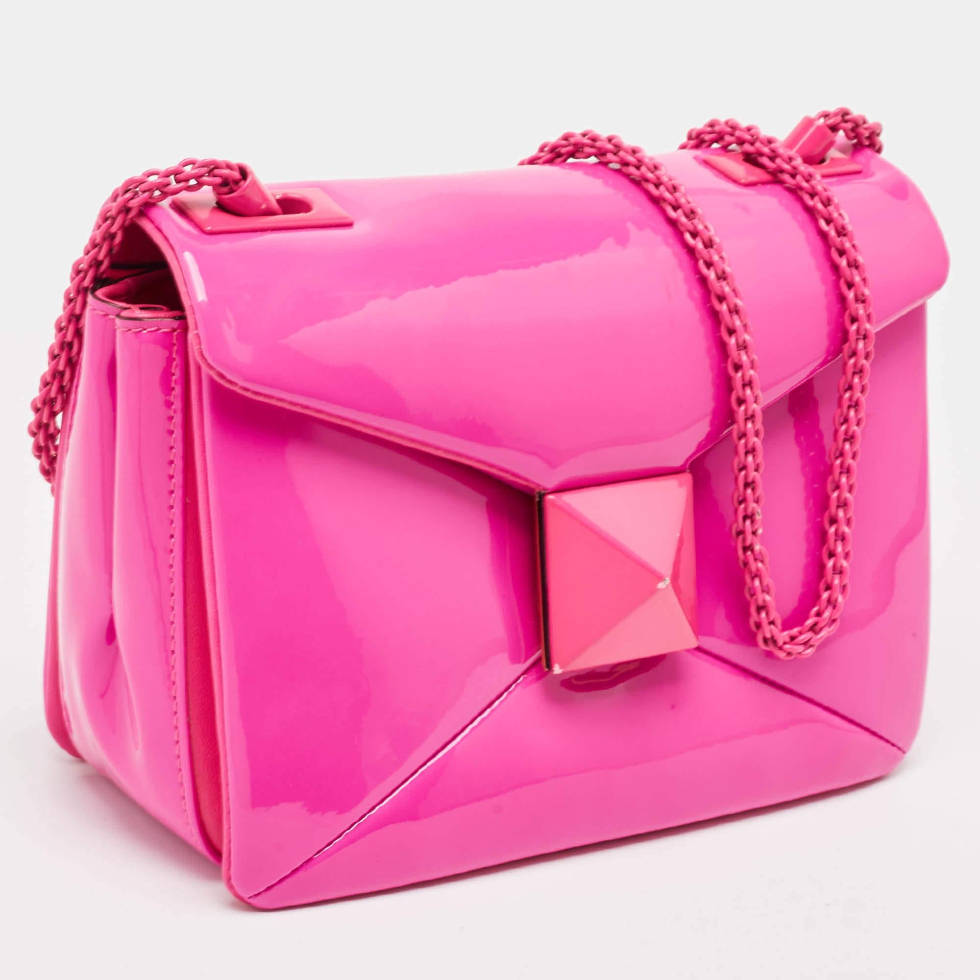 Valentino Pink Patent Leather One Stud Flap Shoulder Bag In Good Condition In Dubai, Al Qouz 2
