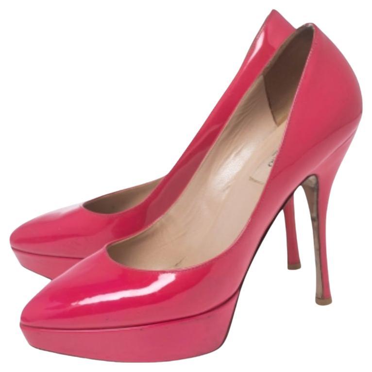 There are some shoes that stand the test of time and fashion cycles, these timeless Valentino pumps are the one. Crafted from patent leather in a pink shade, they are designed with sleek cuts, almond-toes, and tall heels.