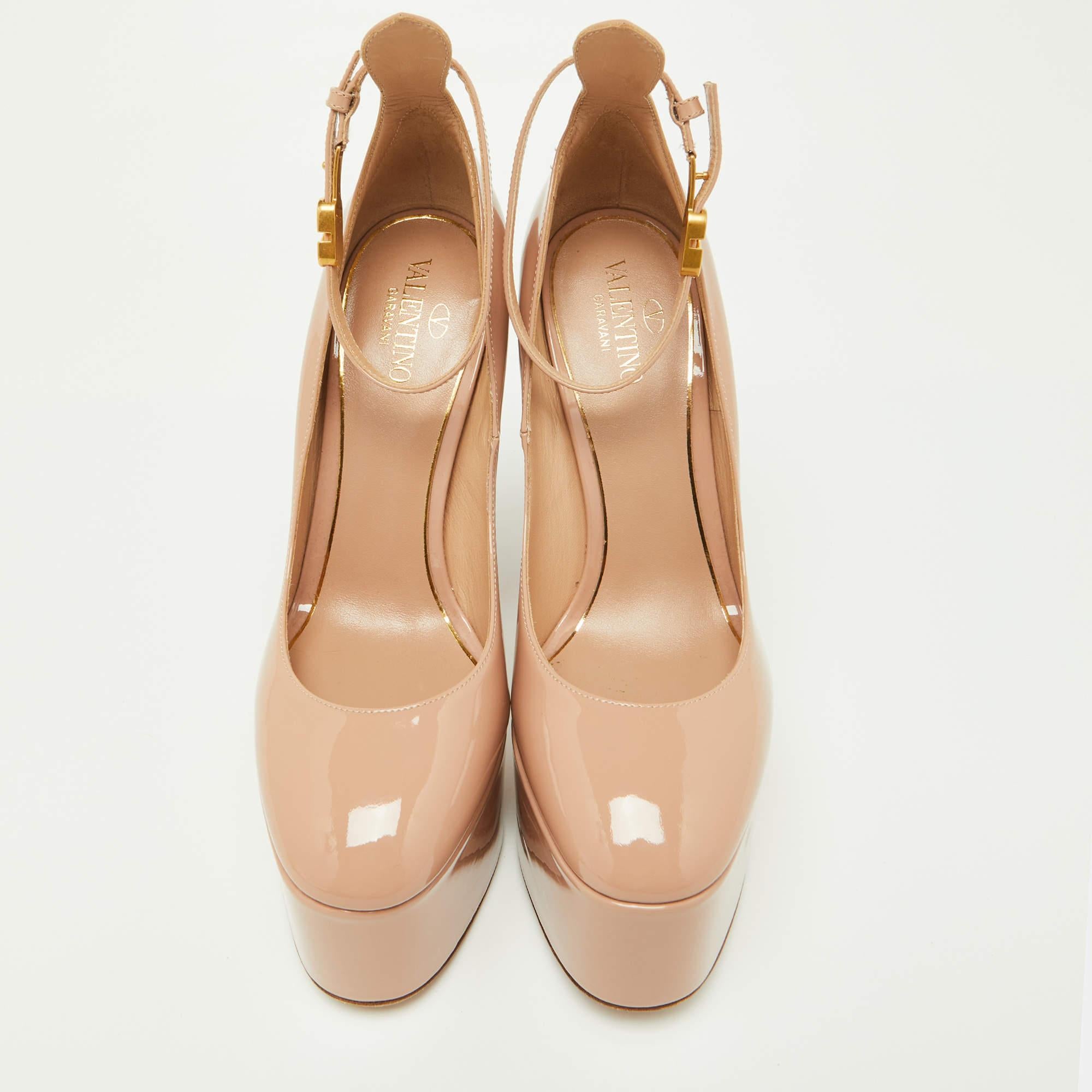 Exuding femininity and elegance, these Tan-Go pumps feature a chic silhouette with an attractive design. You can wear these pumps for a stylish look.

Includes: Original Dustbag, Info Booklet

