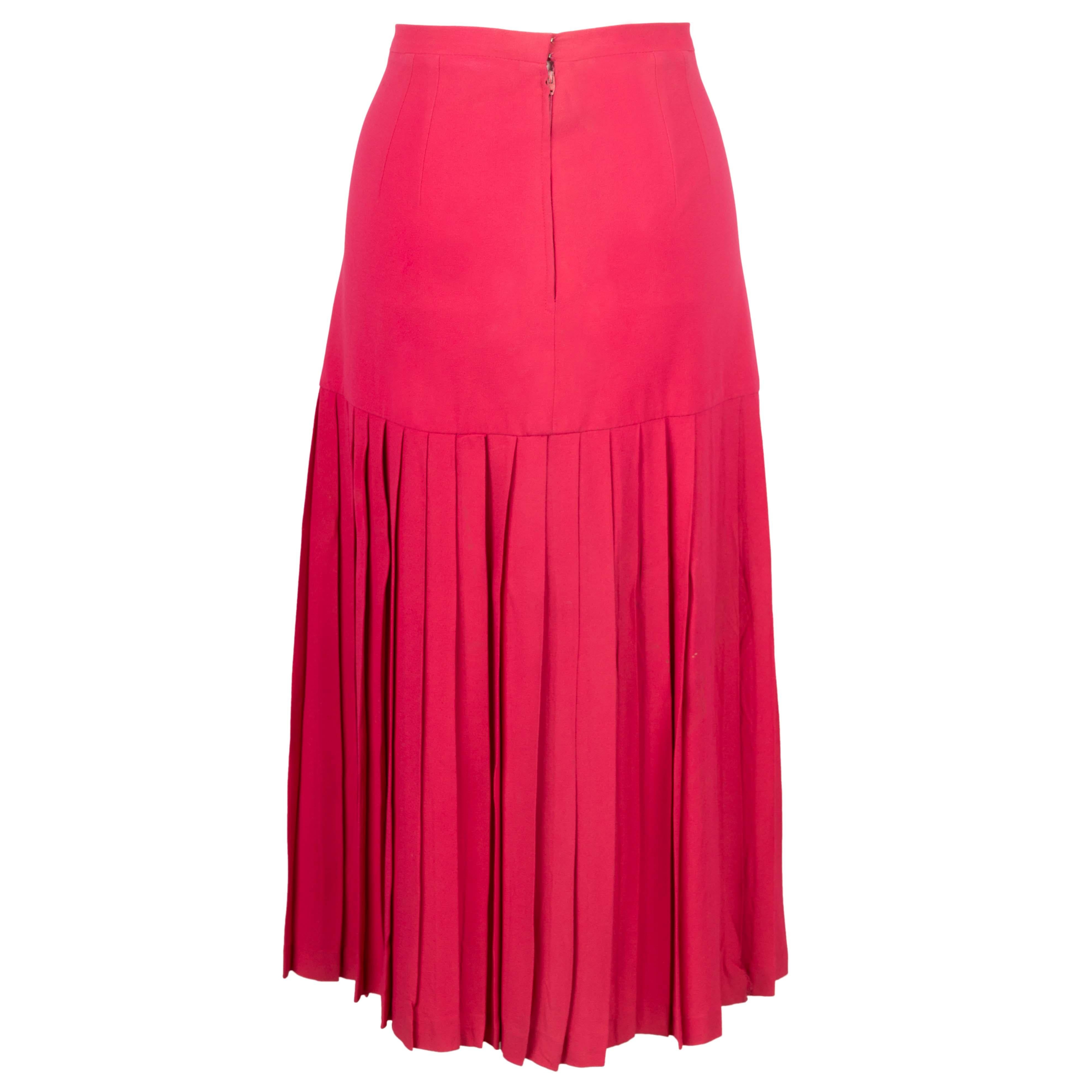 Made in Italy, the Valentino Pink Pleated Skirt is a stunning piece that adds a subtle bright hue to the look. With a fitted top half and a pleated bottom half, the unique textural element embellishes the simplest outfits by creating a chic edge.
