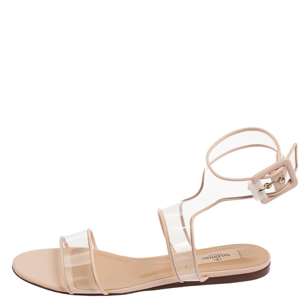 These sandals from Valentino add a playful edge to your feet. They are crafted using pink PVC and leather trims on the upper and are adorned with an ankle-strap feature. Experience comfort and style both as you wear these Valentino sandals.