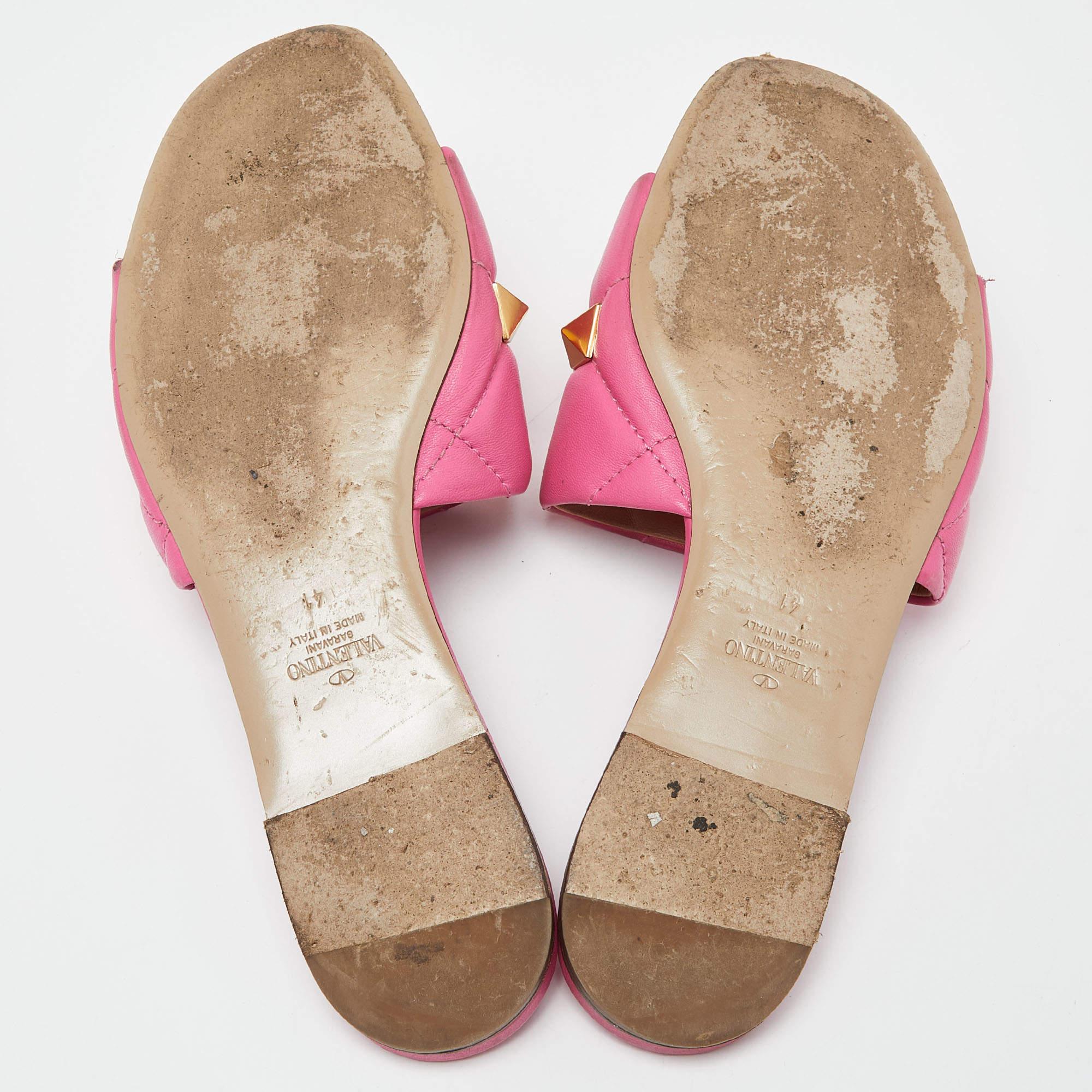 Chaussures plates Valentino rose matelassées clous romains taille 41 en vente 2