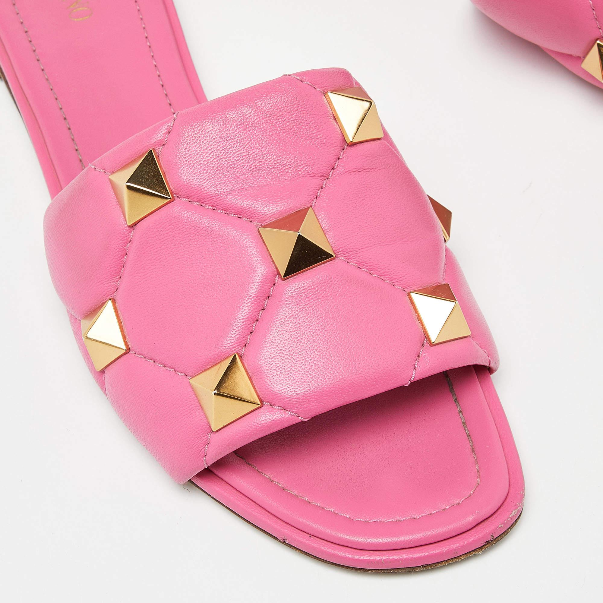 Valentino Pink Quilted Leather Roman Stud Flat Slides Size 41 For Sale 4
