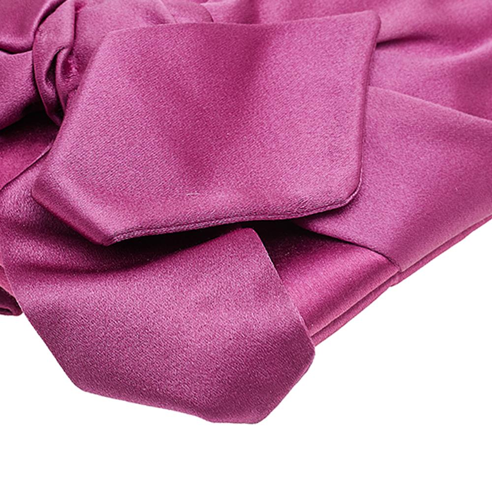 Valentino Pink Satin Pleated Bow Clutch In Good Condition In Dubai, Al Qouz 2
