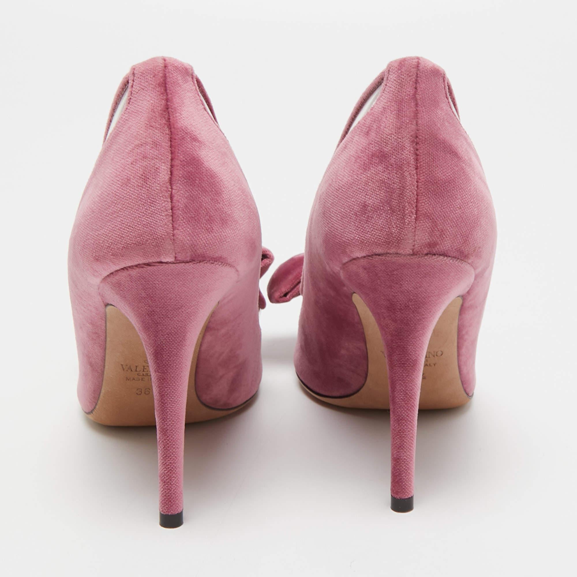 Valentino Pink Velvet and PVC Bow Pointed Pumps Size 36.5 In New Condition In Dubai, Al Qouz 2