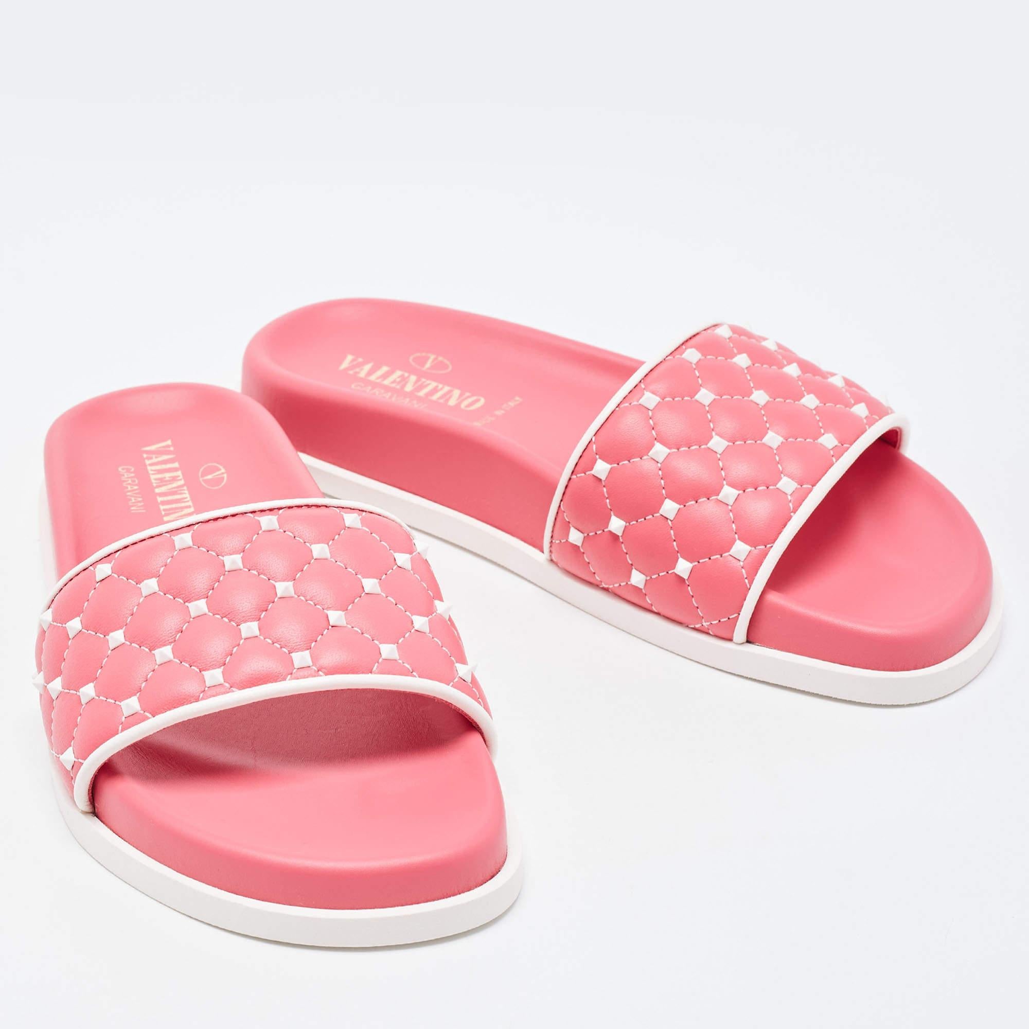 Valentino Pink/White Quilted Leather Rockstud Slides Size 35 For Sale 1