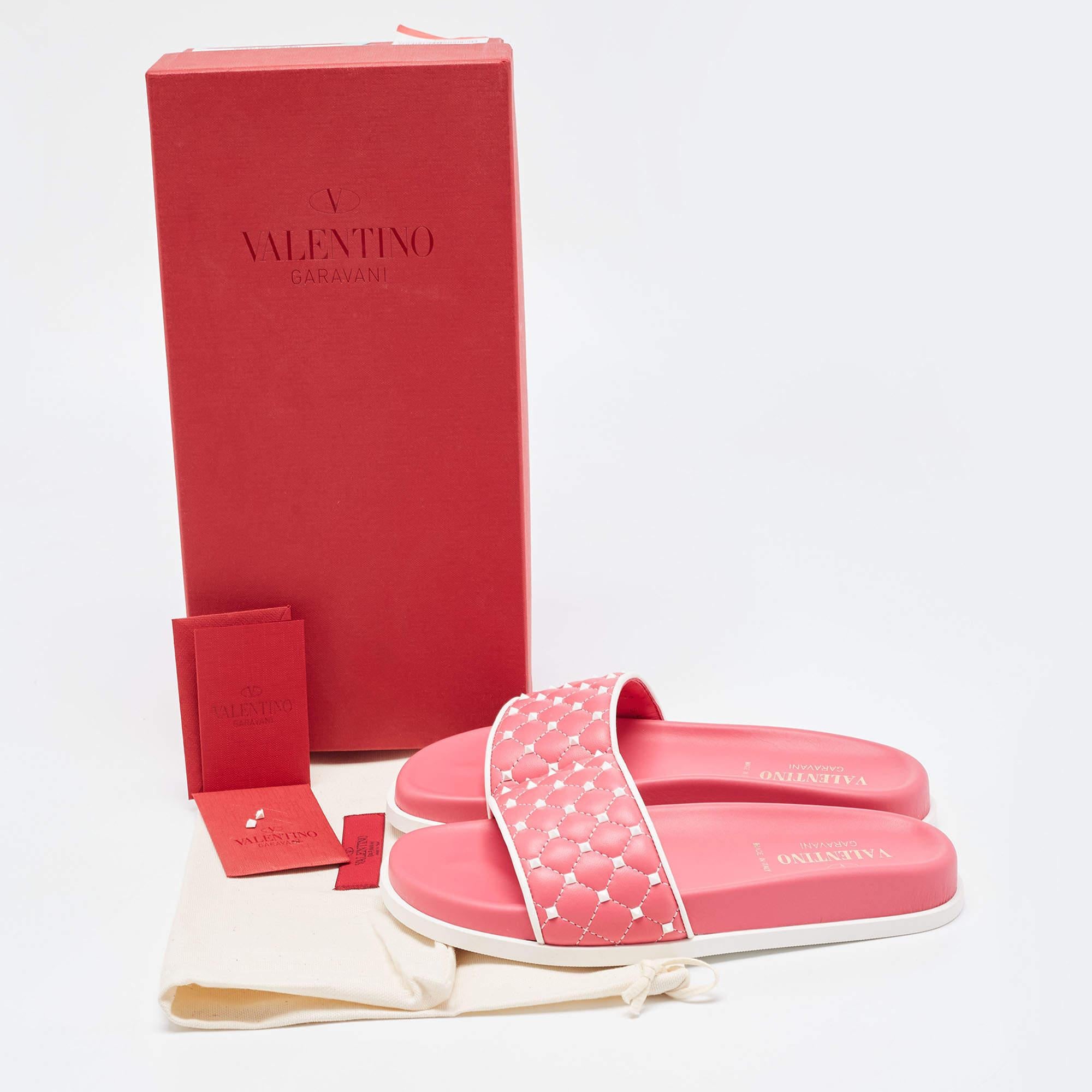Valentino Pink/White Quilted Leather Rockstud Slides Size 35 For Sale 2