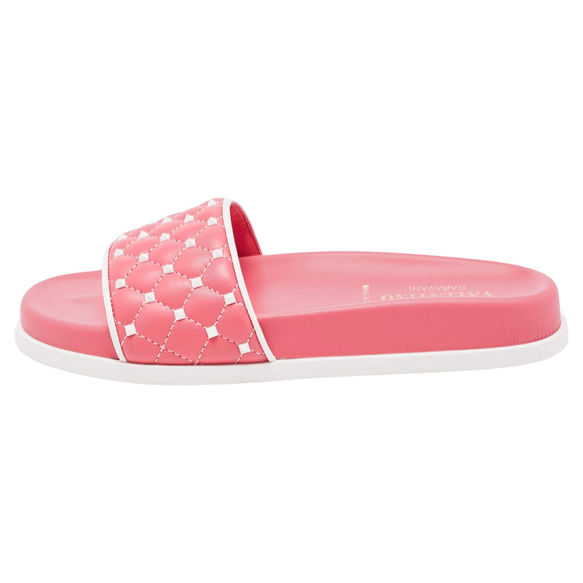 Valentino Pink/White Quilted Leather Rockstud Slides Size 35 For Sale