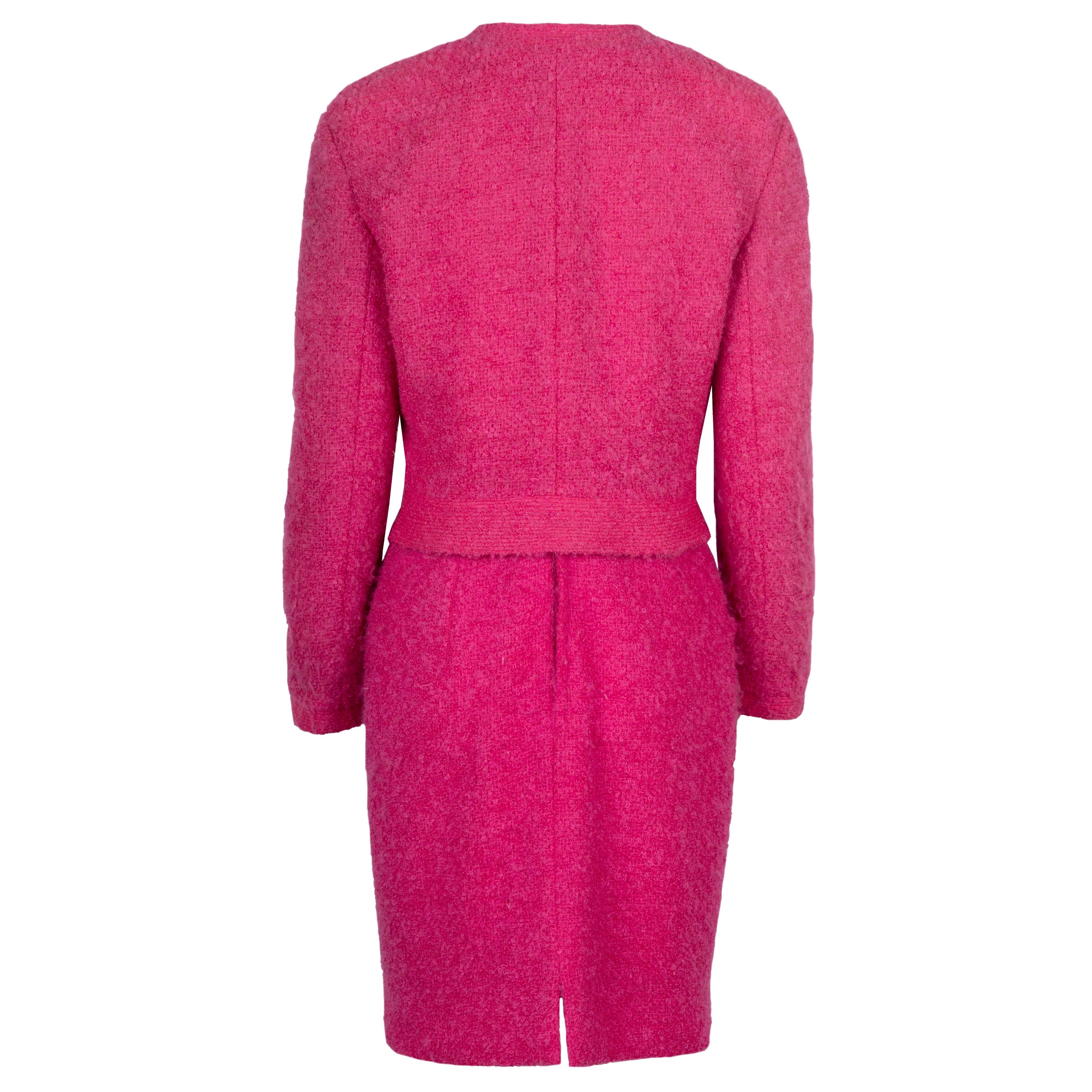 Travel back to the '80s with this Valentino Wool Dress with a jacket. Featuring a round neck jacket, the classic ensemble focuses on accentuating the feminine silhouette and the pocket on the dress adds comfort and versatility.
 Jacket