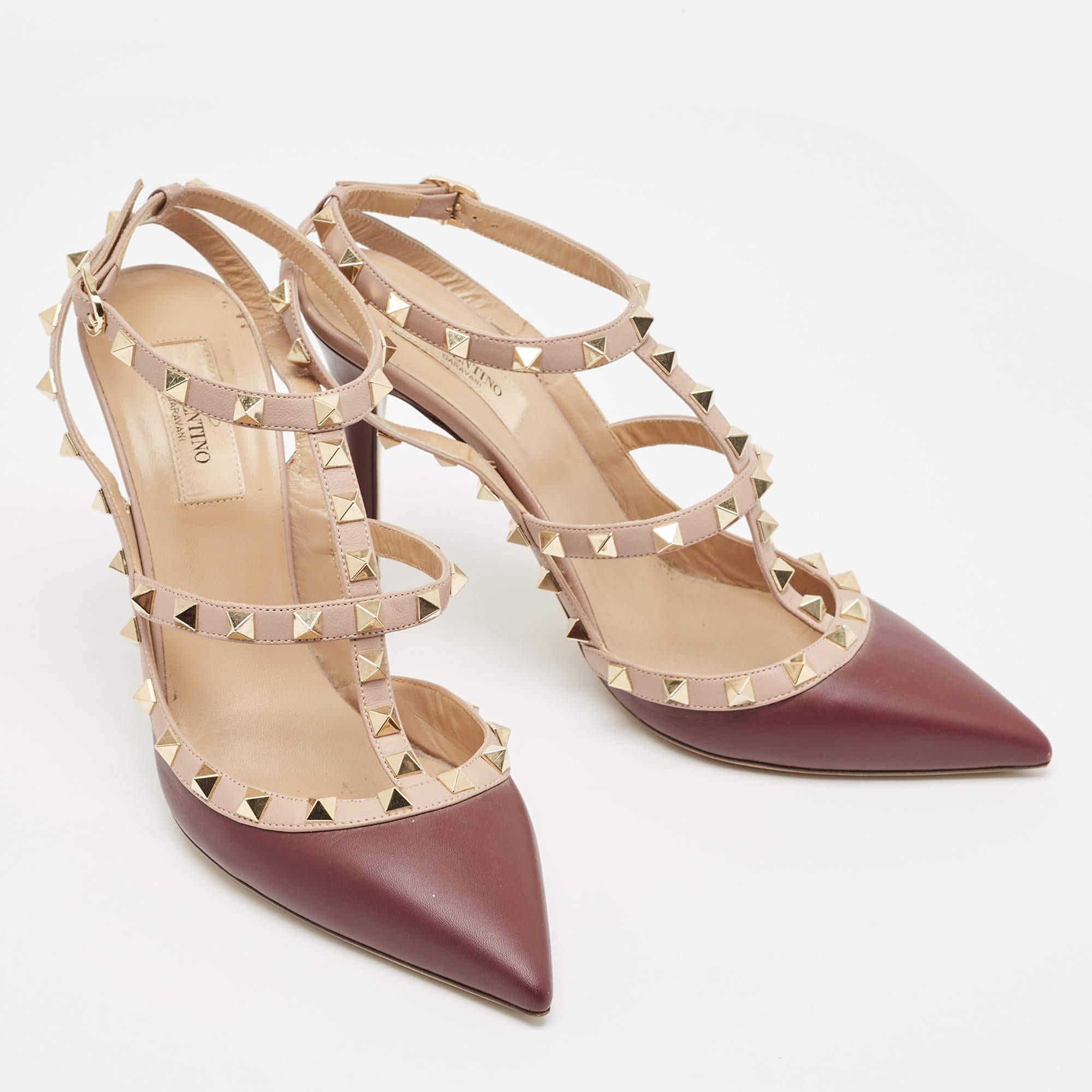 Valentino Pflaumenfarbene/Staubrosa Leder-Pumps mit Nieten und Knöchelriemen Größe 40 im Zustand „Gut“ in Dubai, Al Qouz 2