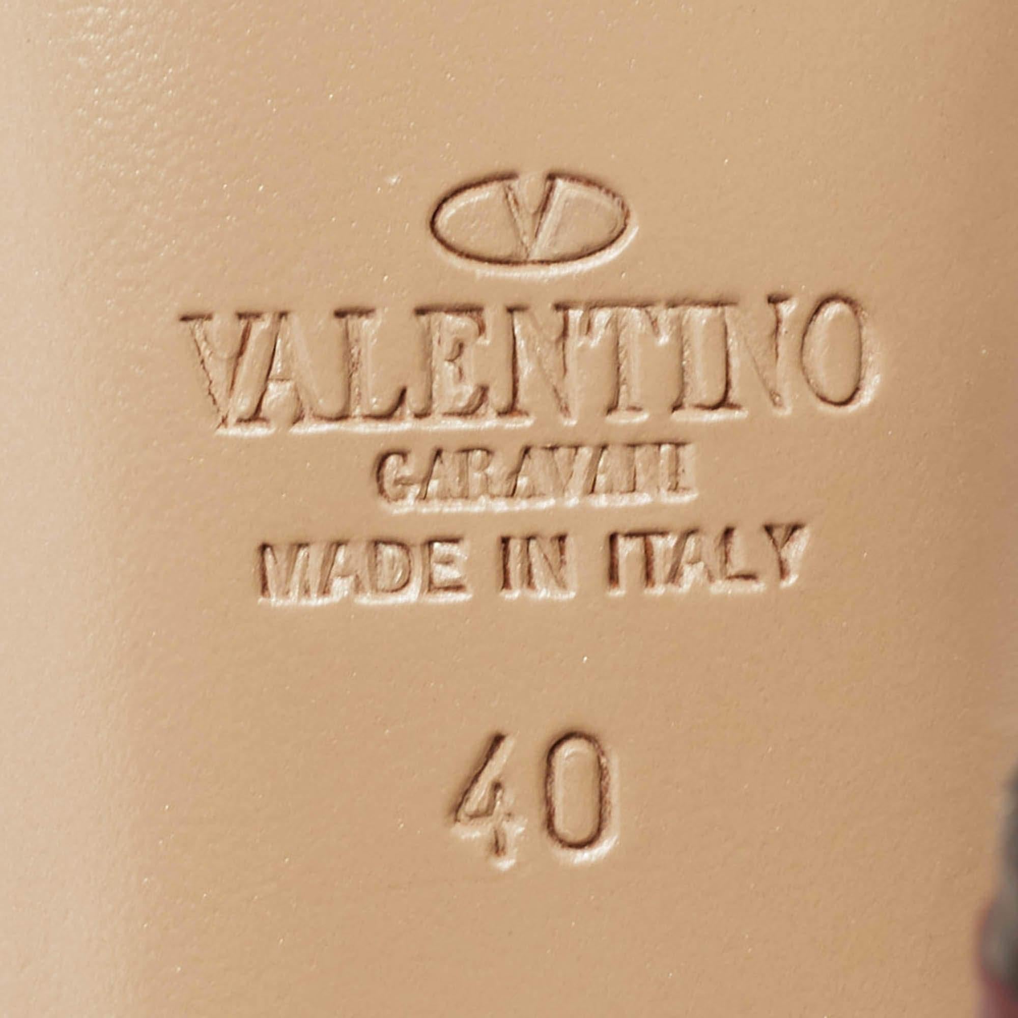 Valentino Pflaumenfarbene/Staubrosa Leder-Pumps mit Nieten und Knöchelriemen Größe 40 3