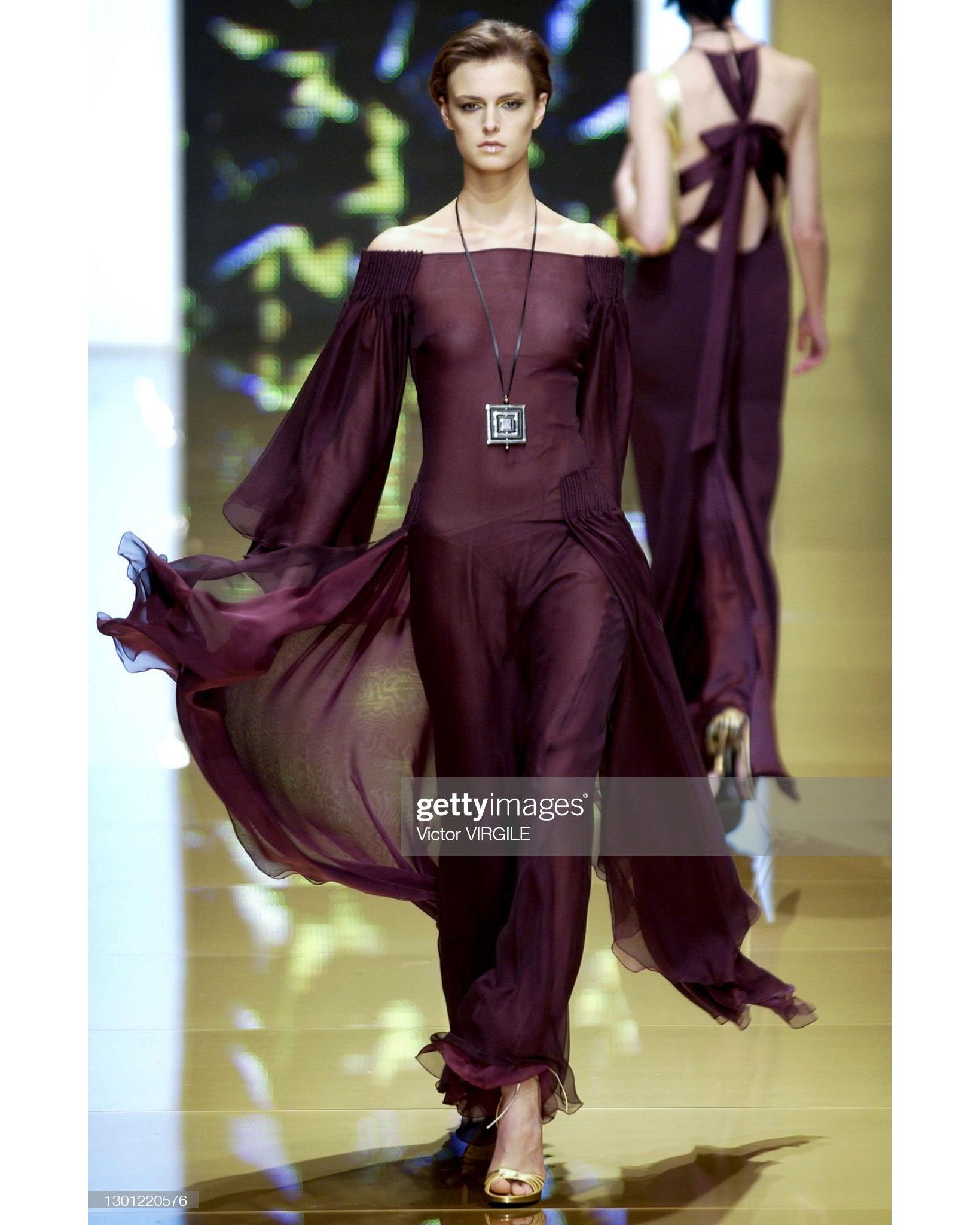 Valentino plum silk angel-sleeve evening dress, fw 2002 In Excellent Condition For Sale In London, GB