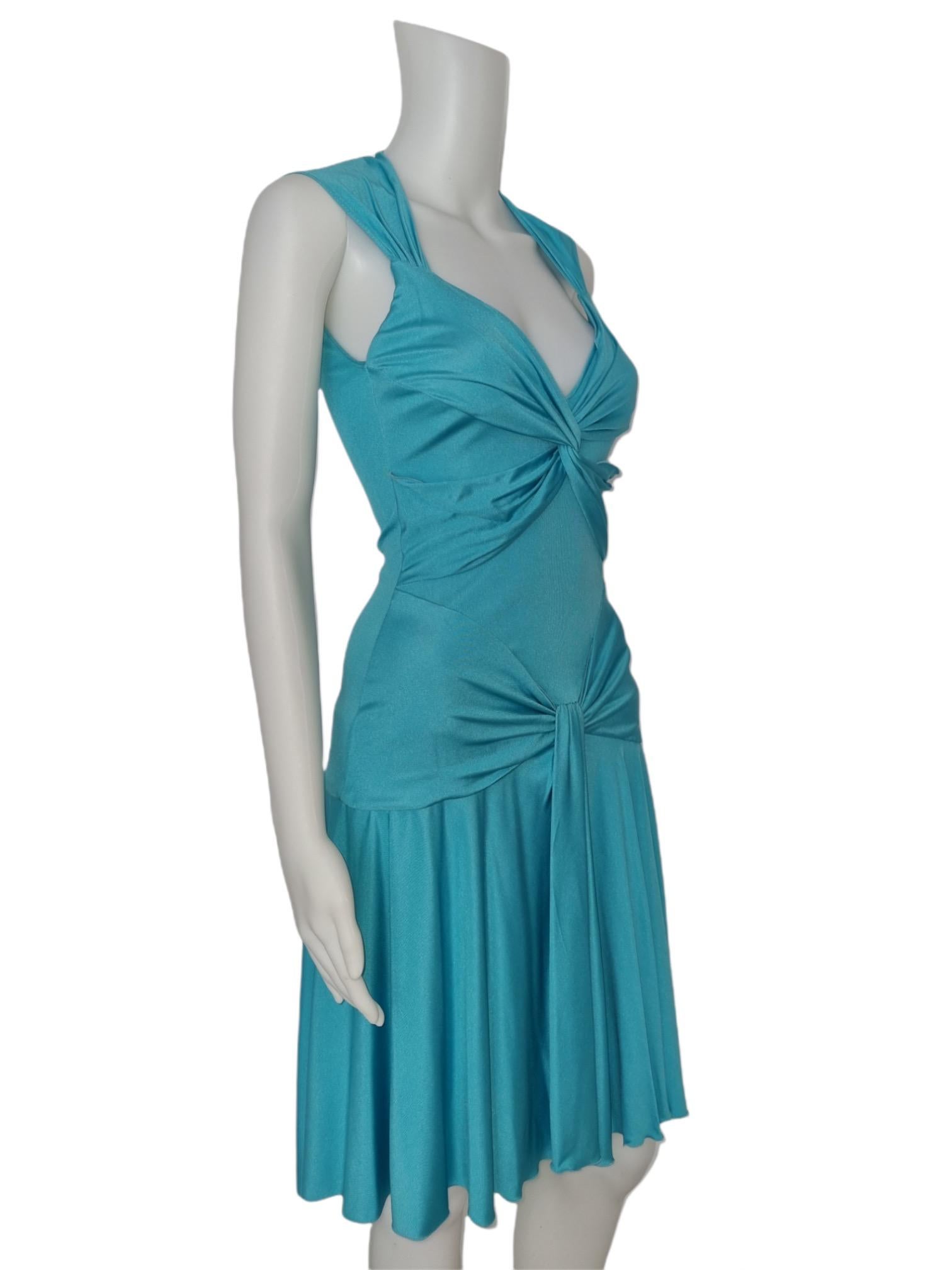 We present this Iconic sexy Valentino runway dress from the beautiful and feminine Spring 2004 collection. Variations of this dress have been worn by Naomi Campbell and Christina Aguilera.
Size: UK 8
Material: Silk

Condition: Excellent vintage