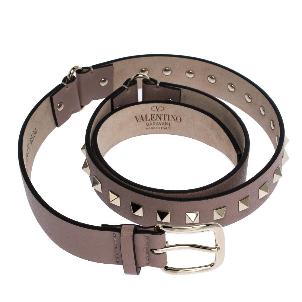Complete any ensemble with a touch of luxurious fashion by flaunting this beauty of a belt from Valentino. It is crafted from leather and detailed with Rockstuds and a pin buckle.

