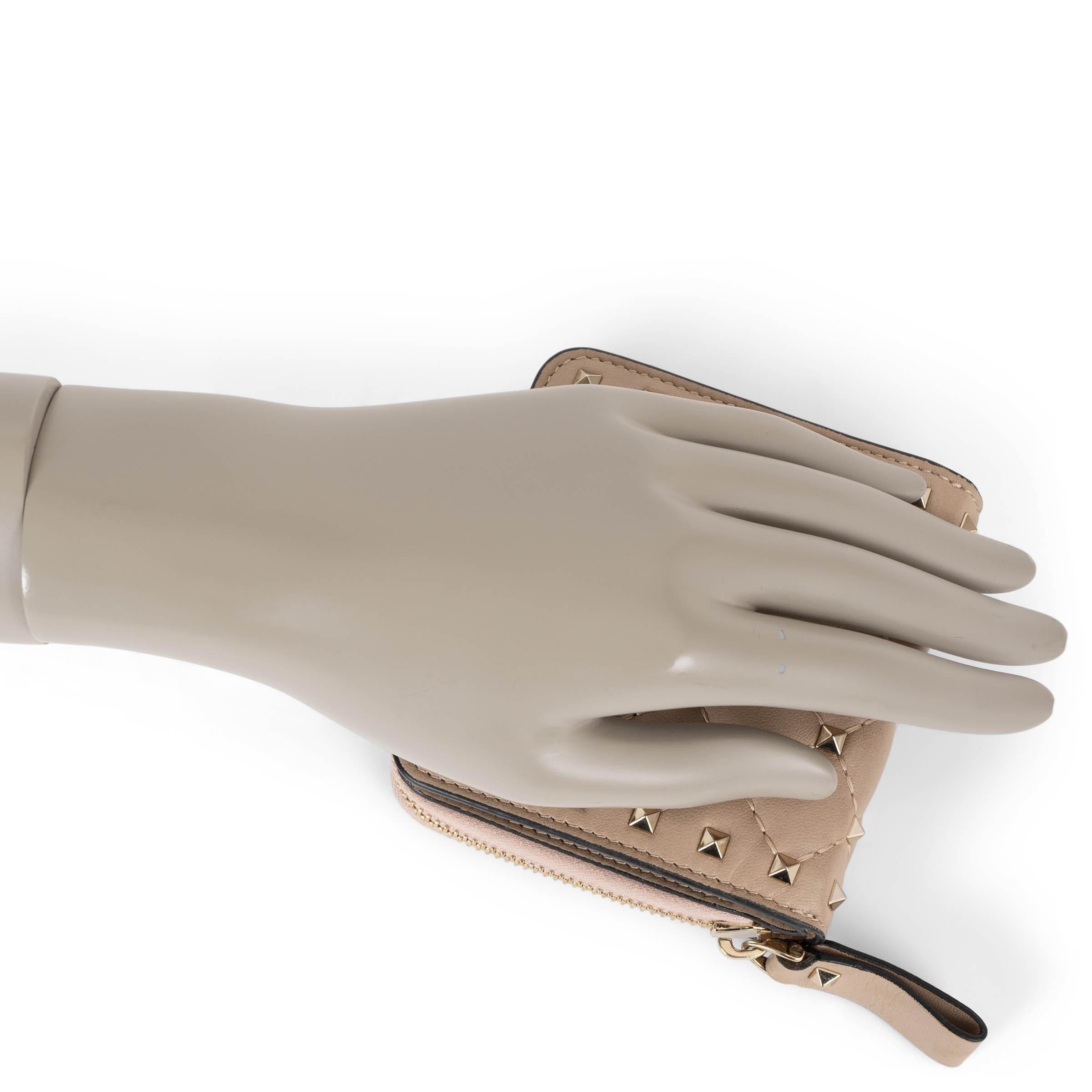 VALENTINO Poudre - Portefeuille en cuir nude à imprimé rockSTUD COMPACT en vente 2