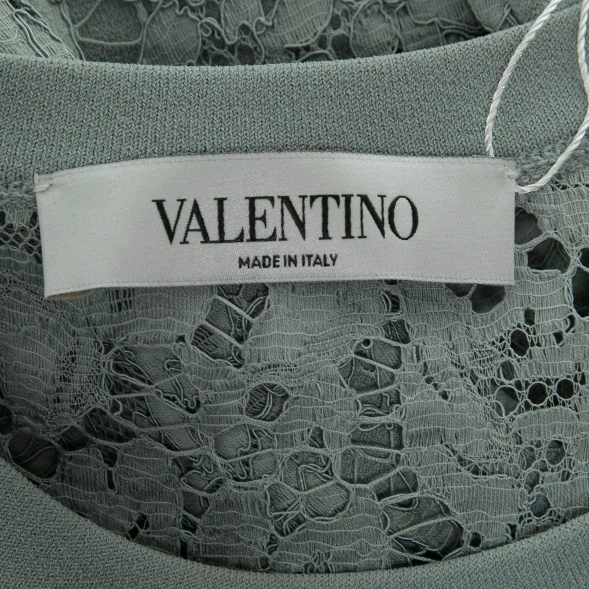 Valentino Powder Blue Knit & Lace Paneled Short Sleeve Dress M In Good Condition For Sale In Dubai, Al Qouz 2