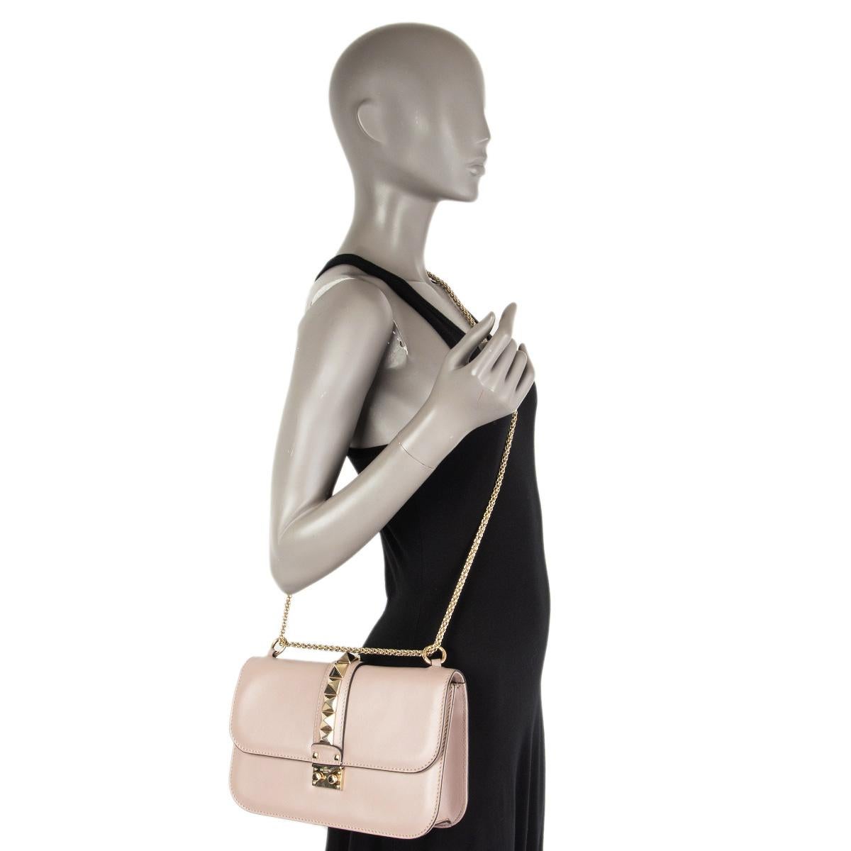 Women's VALENTINO powder pink leather ROCKSTUD GLAM LOCK MEDIUM Shoulder Bag For Sale