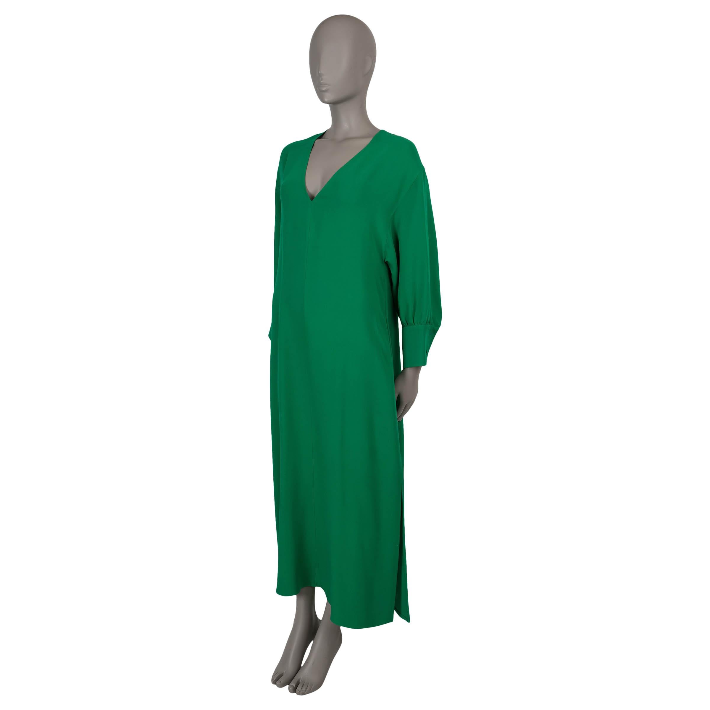 This 100% authentic Valentino kaftan dress in Pure Green cady silk (100%)—please note the content and size tag are missing—embodies effortless elegance. Designed with a relaxed, midi-length silhouette, it drapes beautifully with dropped shoulders