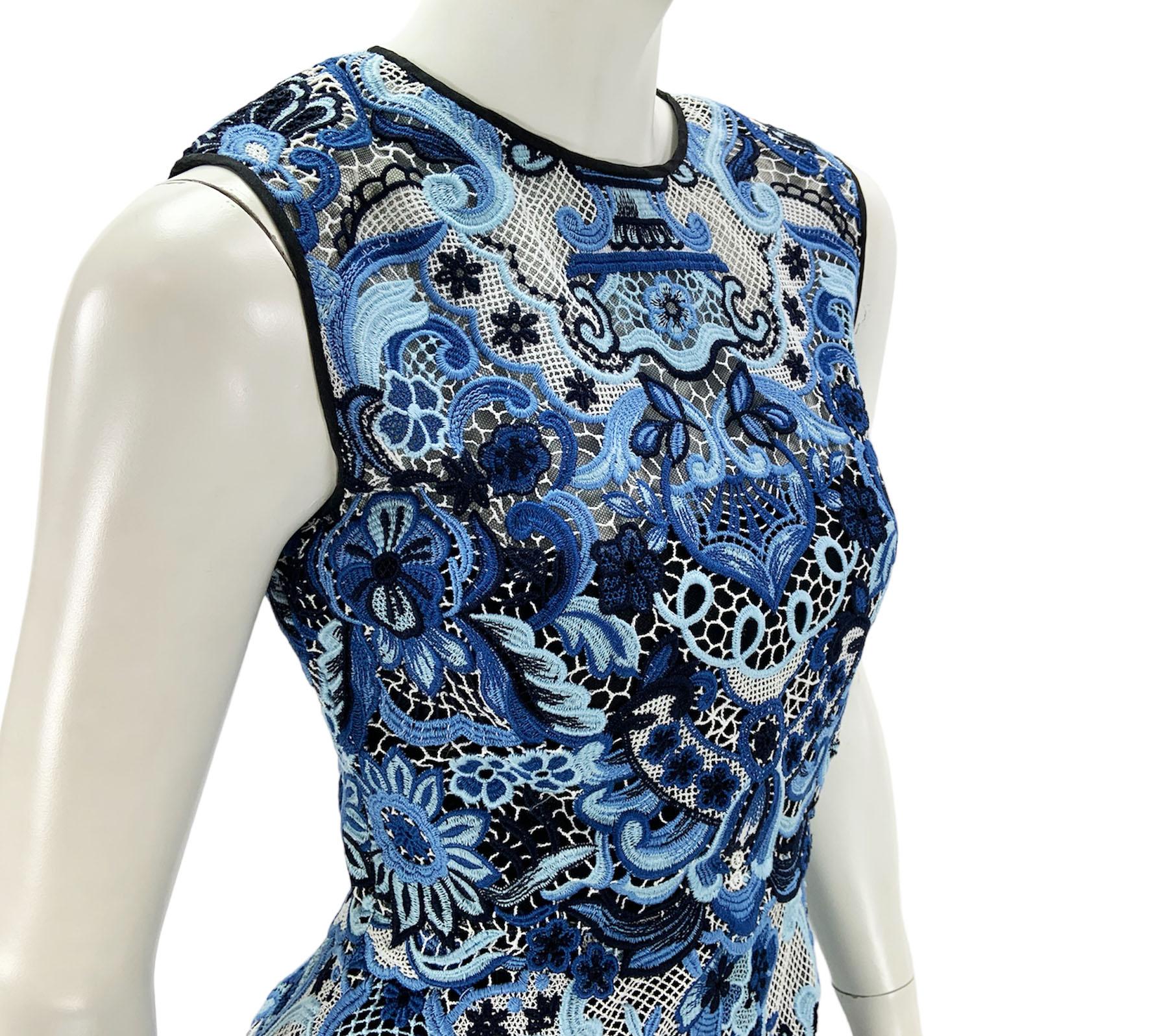 Valentino Pure Porcelain Collection Delftware Blue Floral Guipure Lace  Dress 4 For Sale 7