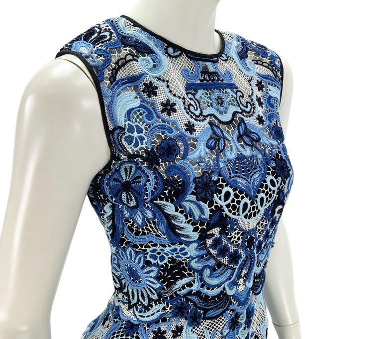 Valentino Pure Porcelain Collection Delftware Blue Floral Guipure Lace Dress  4 For Sale at 1stDibs