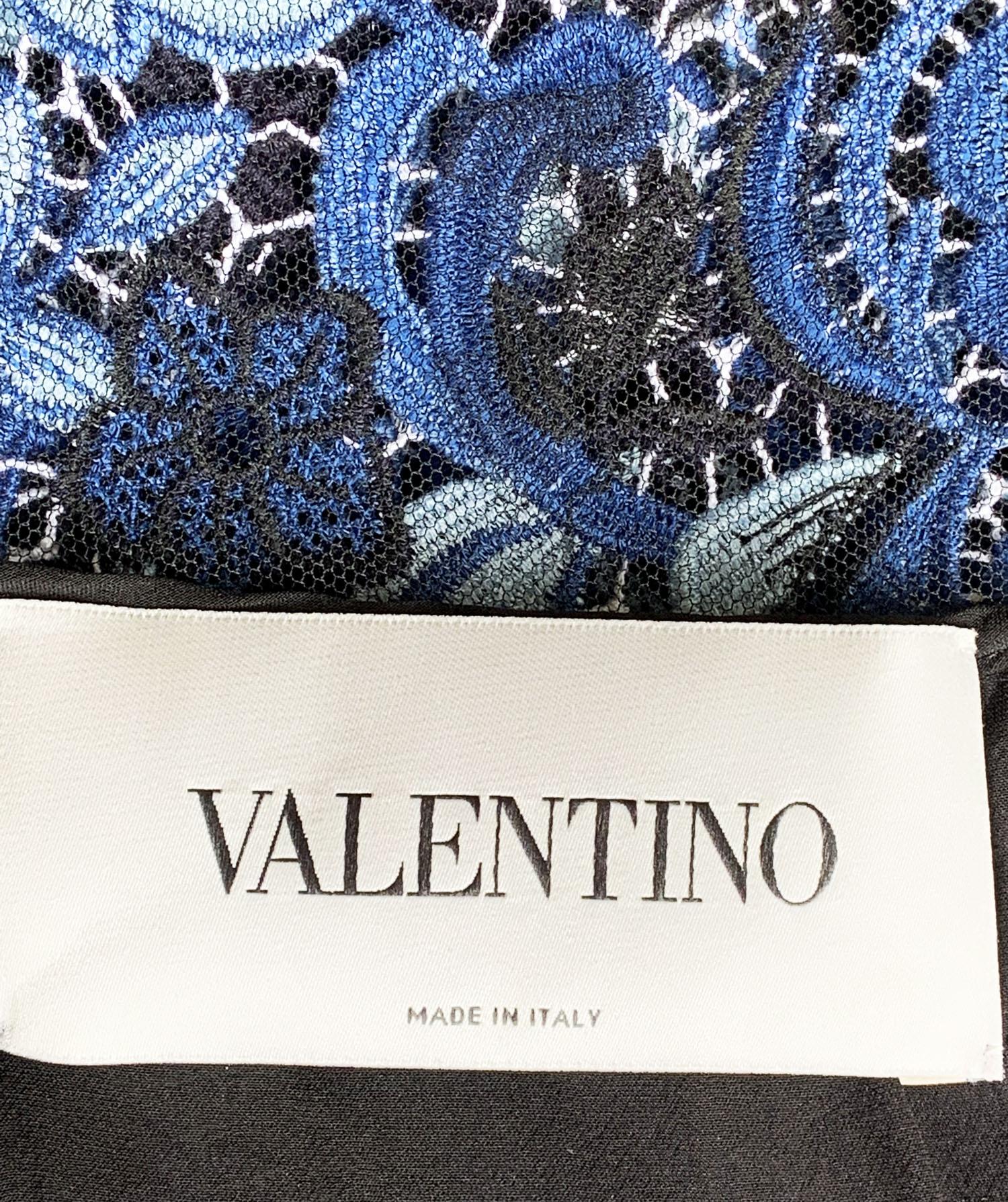 Valentino Pure Porcelain Collection Delftware Blue Floral Guipure Lace  Dress 4 For Sale 9