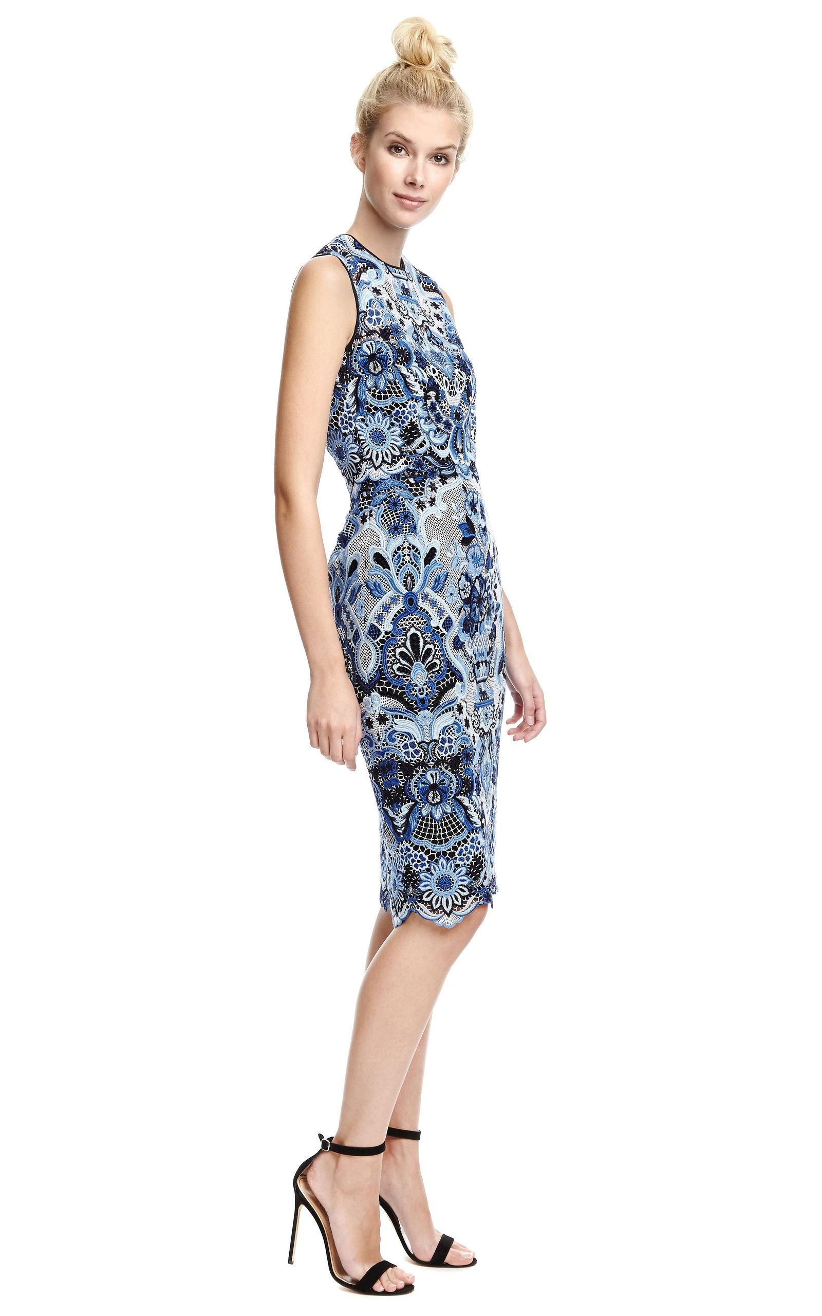 Women's Valentino Pure Porcelain Collection Delftware Blue Floral Guipure Lace  Dress 4 For Sale