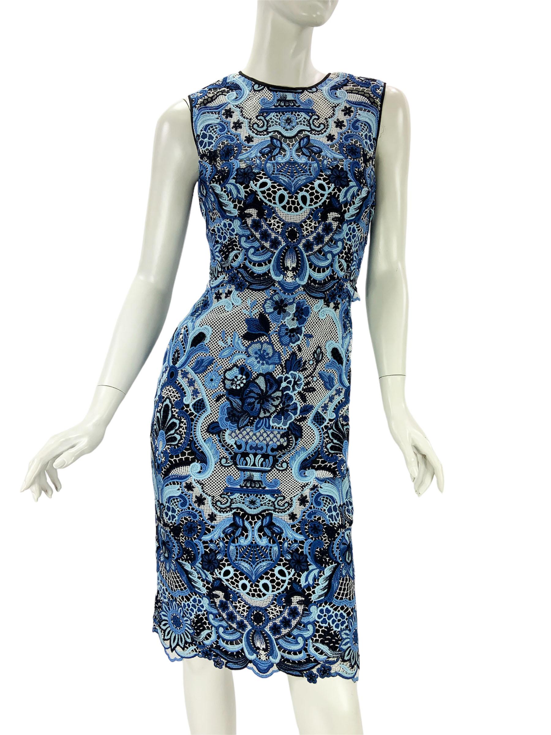 Valentino Pure Porcelain Collection Delftware Blue Floral Guipure Lace  Dress 4 For Sale 2