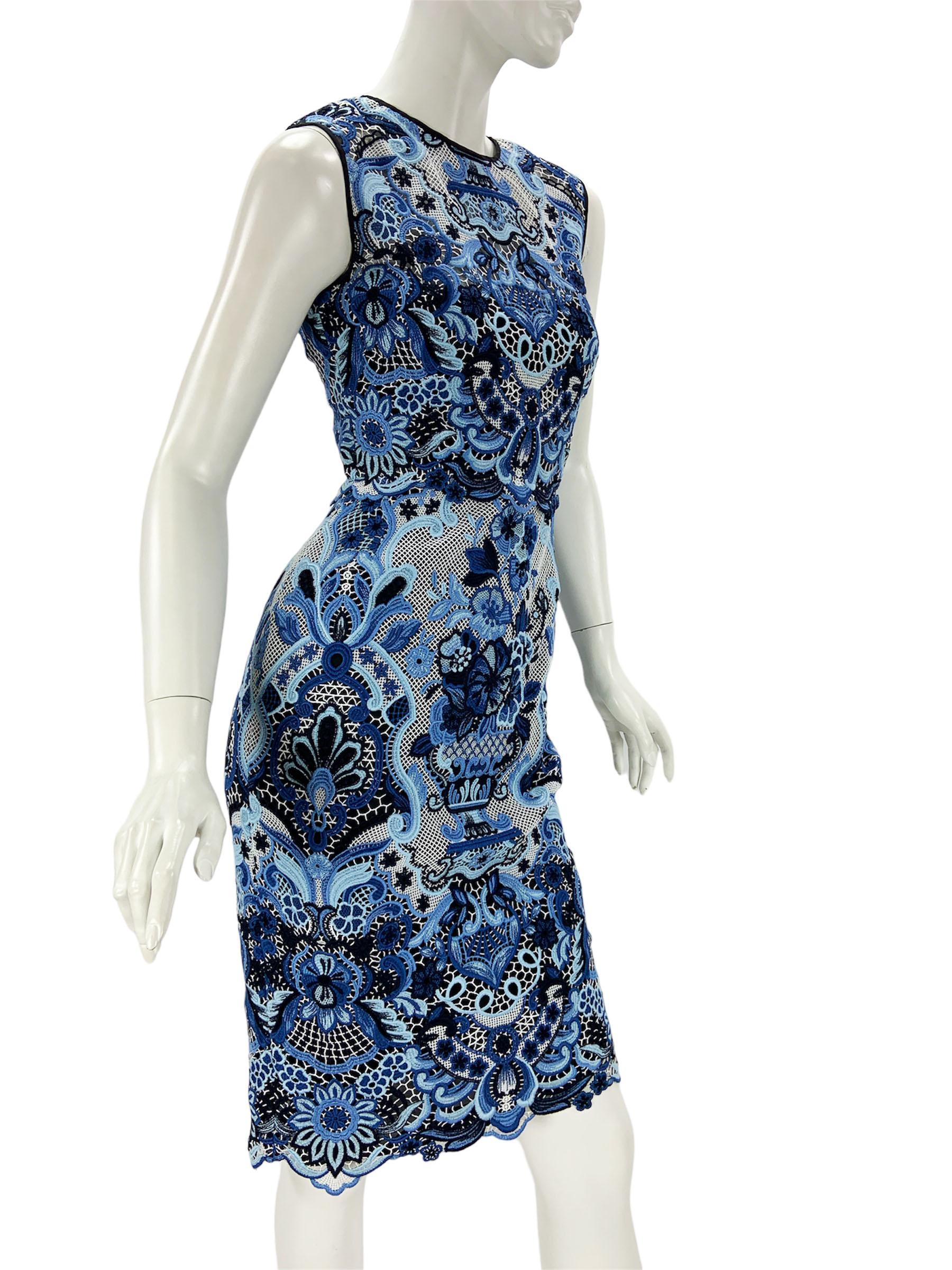 Valentino Pure Porcelain Collection Delftware Blue Floral Guipure Lace  Dress 4 For Sale 3