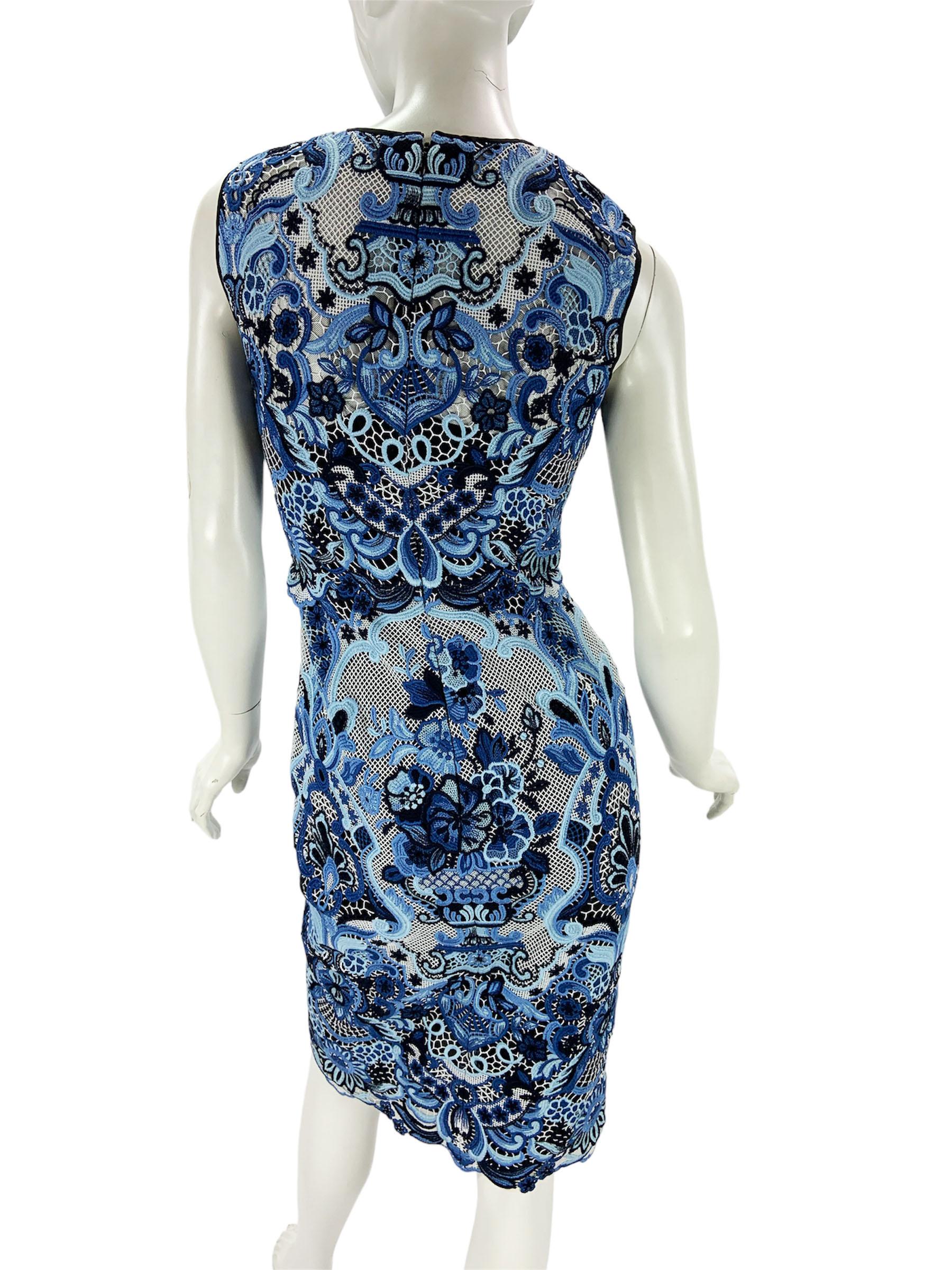 Valentino Pure Porcelain Collection Delftware Blue Floral Guipure Lace  Dress 4 For Sale 4