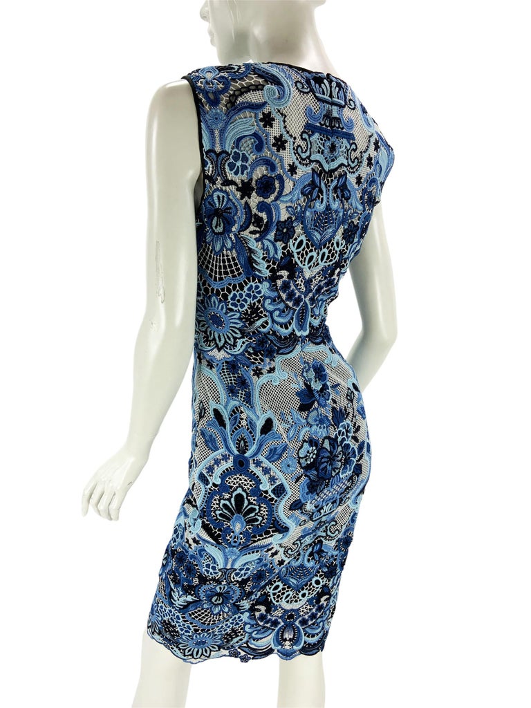 Valentino Pure Porcelain Collection Delftware Blue Floral Guipure Lace Dress  4 For Sale at 1stDibs