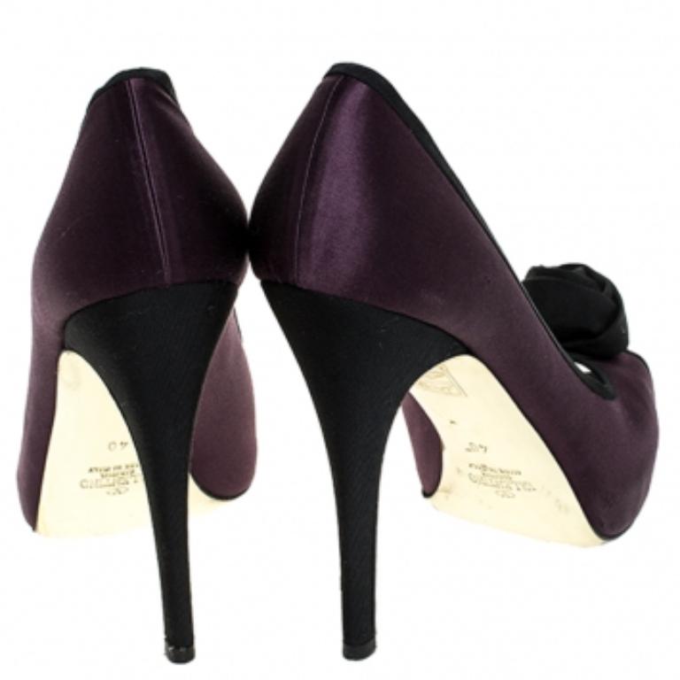 Valentino Purple/Black Two Tone Satin Rosette Peep Toe Platform Pumps Size 40 en venta 1