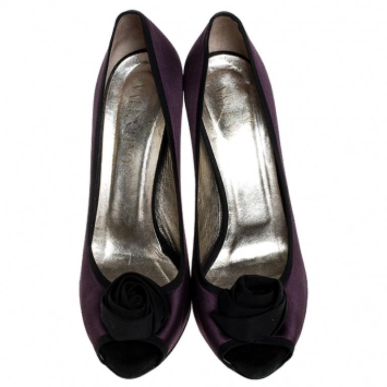 Valentino Purple/Black Two Tone Satin Rosette Peep Toe Platform Pumps Size 40 en venta 2