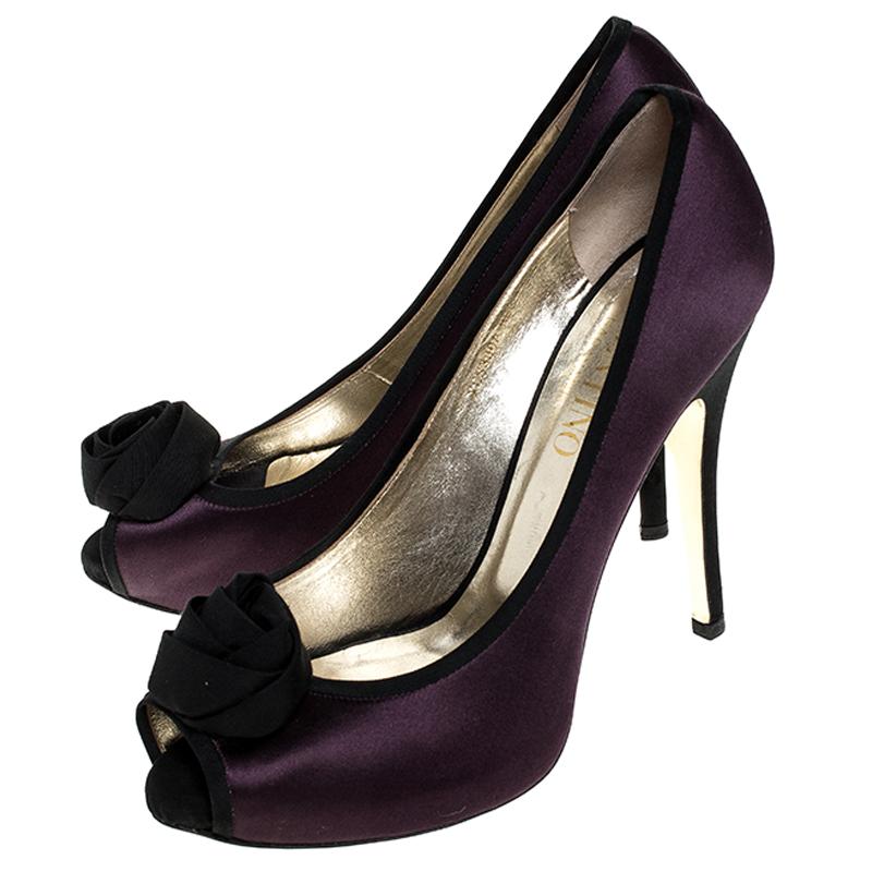 Women's Valentino Purple/Black Two Tone Satin Rosette Peep Toe Platform Pumps Size 40 For Sale