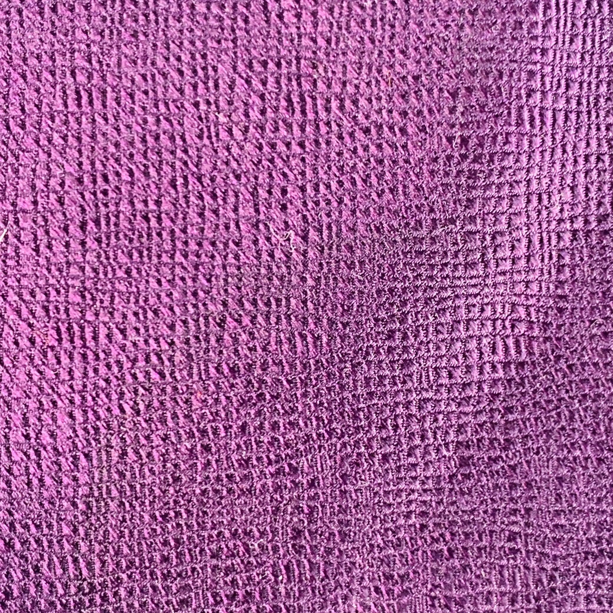 VALENTINO
Corbata de seda púrpura con un estampado cruzado texturizado de estilo saffiano. Fabricado en Italia.Excelente estado de conservación. 

Medidas: 
  Anchura: 3,25 pulgadas Longitud: 58 pulgadas 
 
  
  
 
Referencia Sui Generis:
