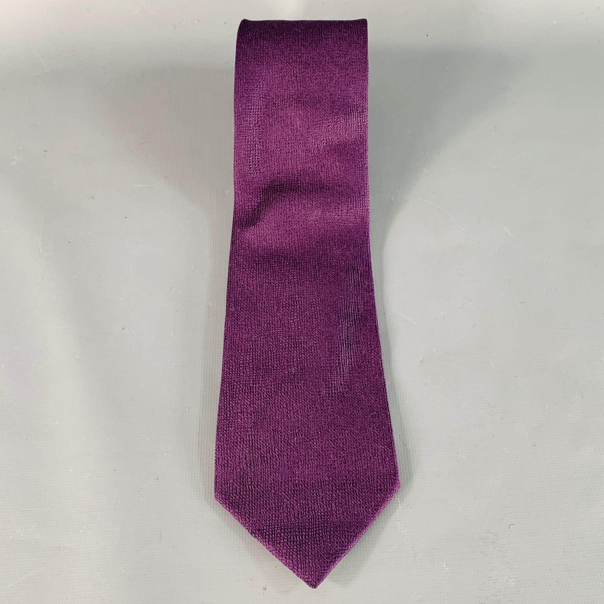 VALENTINO Corbata de seda púrpura saffiano con textura rayada Púrpura en venta