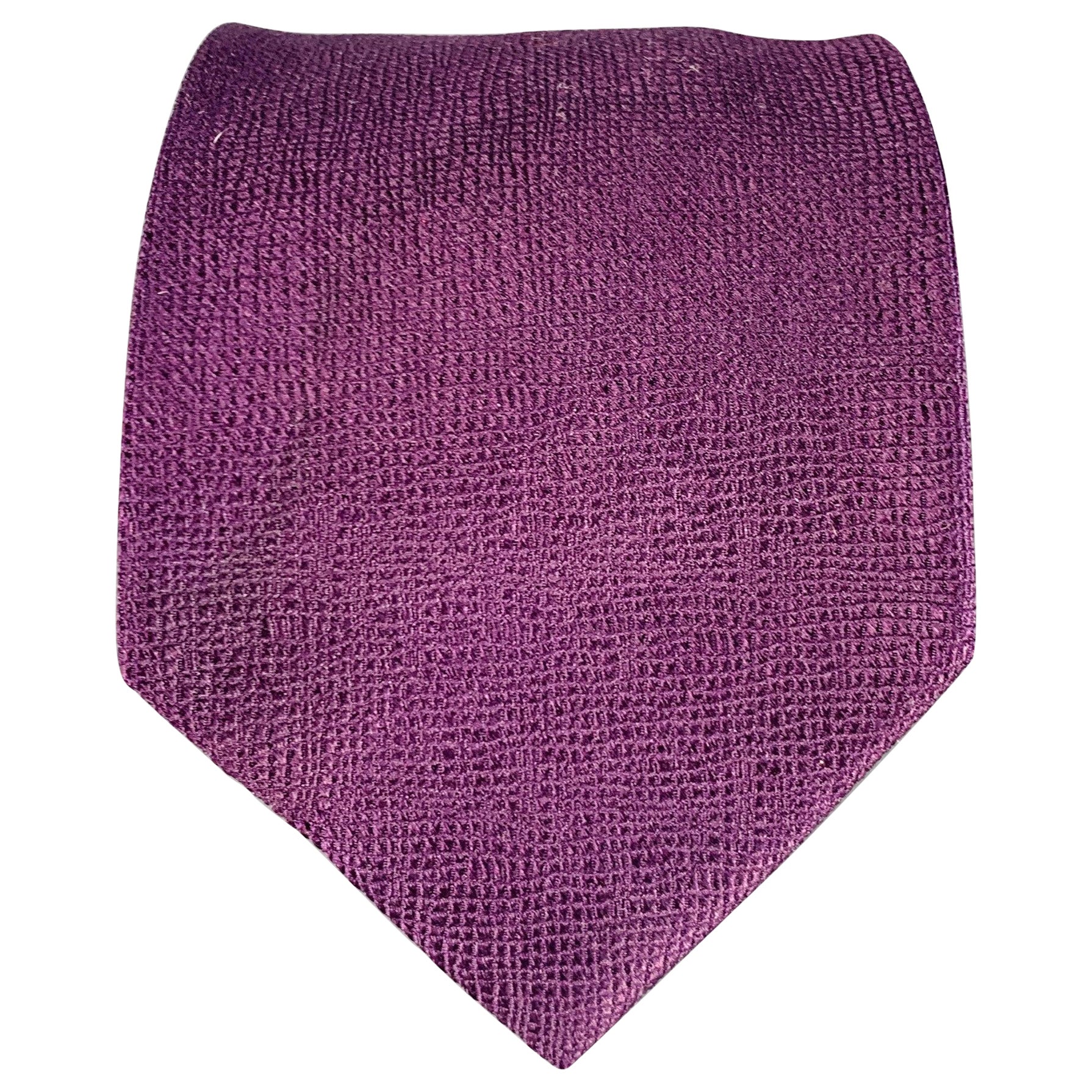 VALENTINO Corbata de seda púrpura saffiano con textura rayada