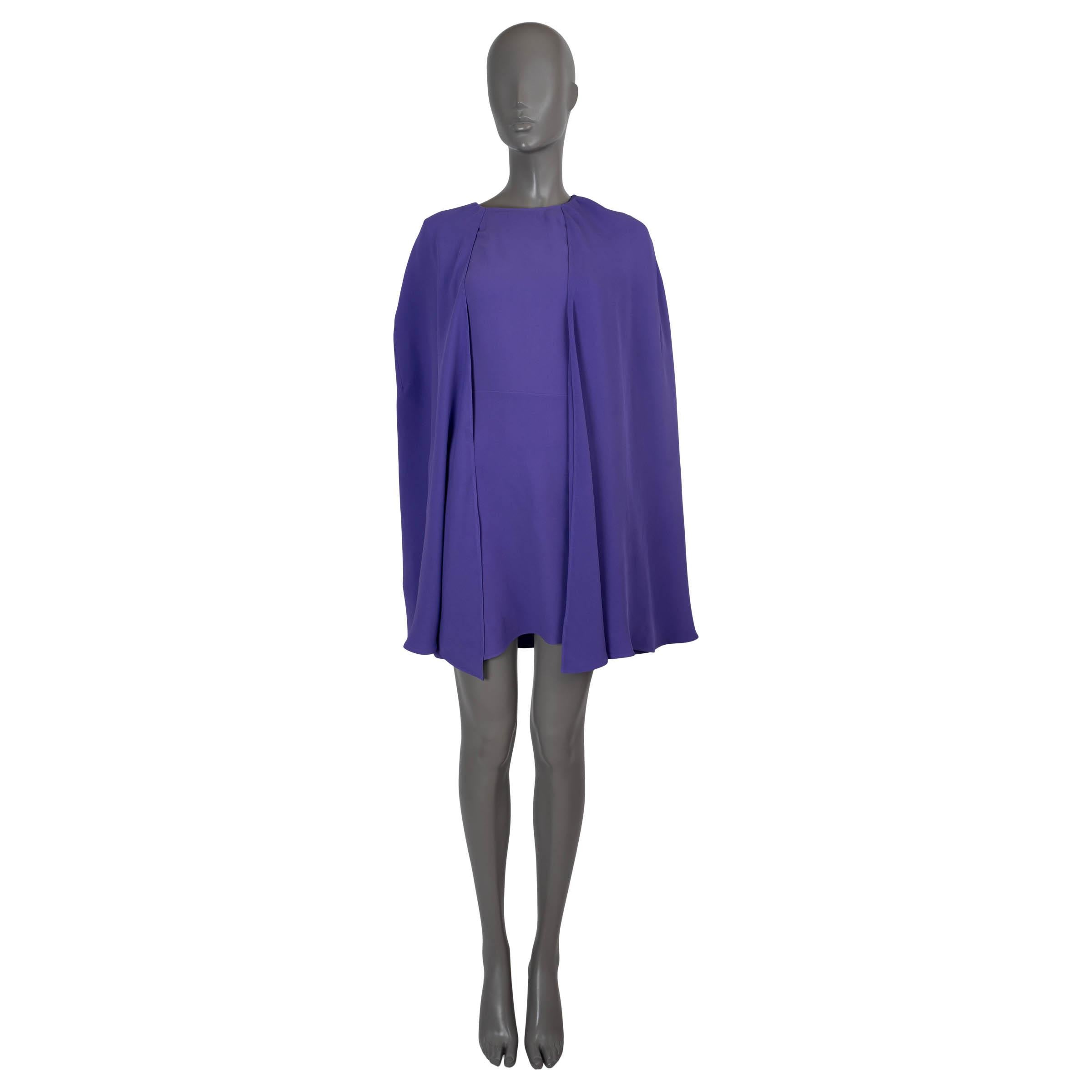 VALENTINO purple silk 2022 CAPE SLEEVE CADY MINI Dress 46 XL In Fair Condition For Sale In Zürich, CH