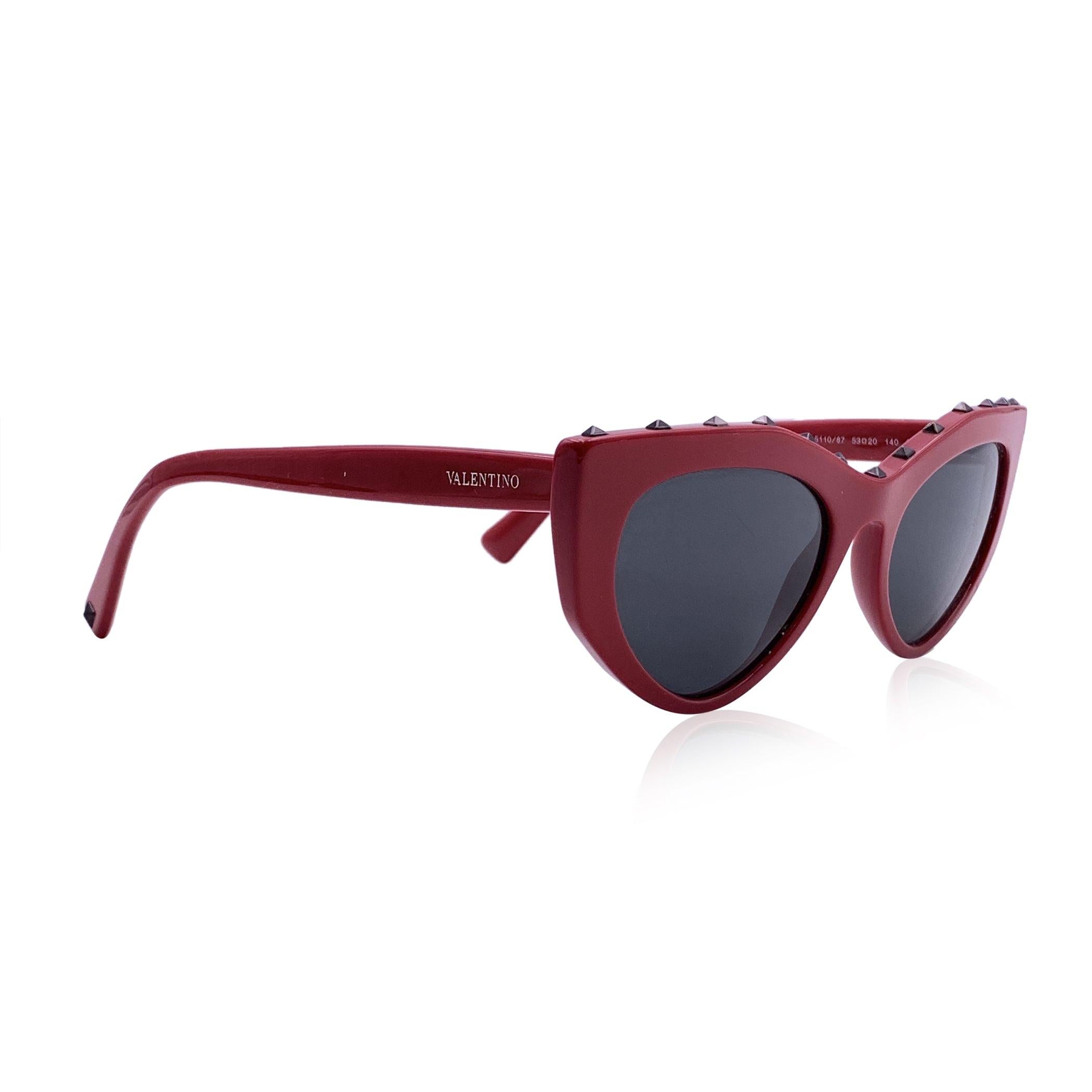 Valentino Red Acetate Soul Rockstud Sunglasses 4060 53/20 140mm In Excellent Condition For Sale In Rome, Rome