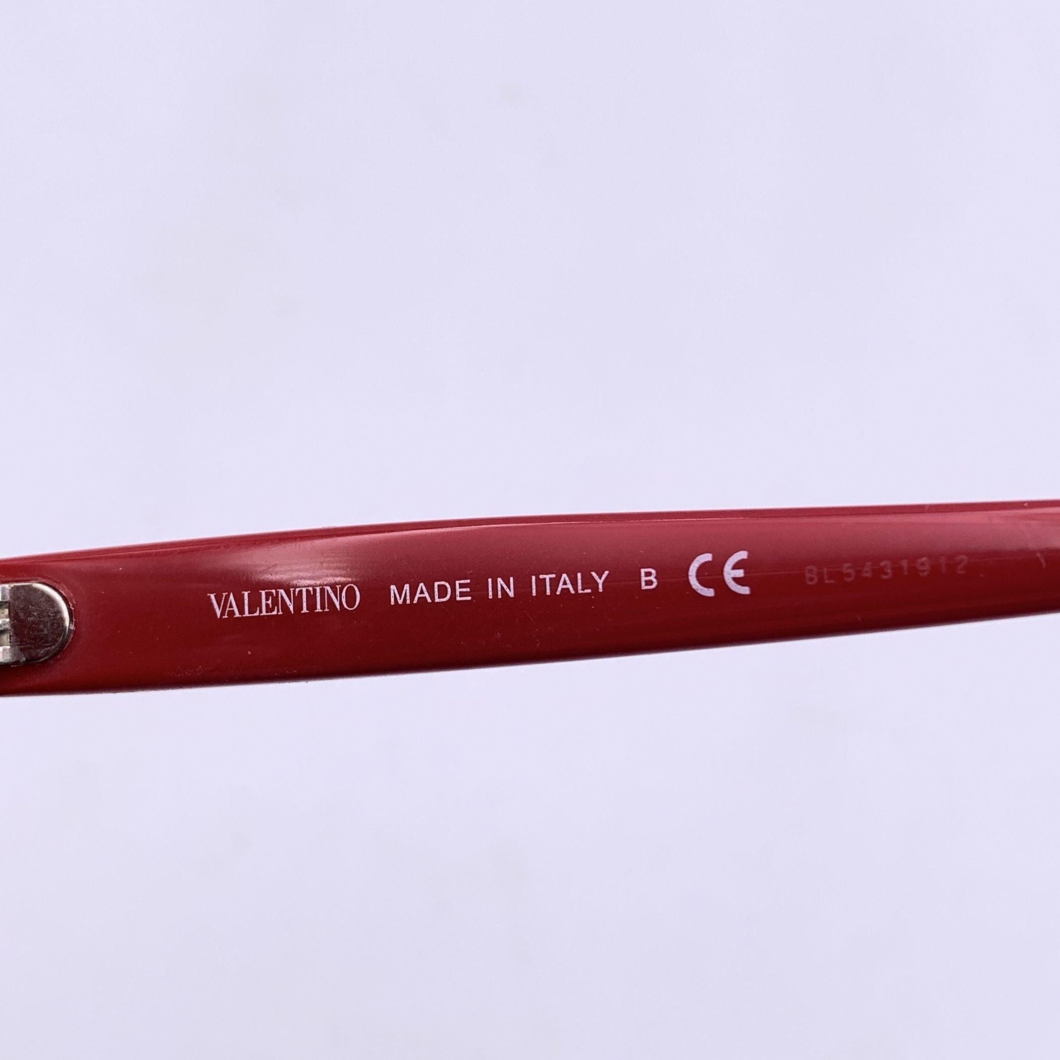 Valentino Lunettes de soleil Soul Rockstud en acétate rouge 4060 53/20 140mm Pour femmes en vente