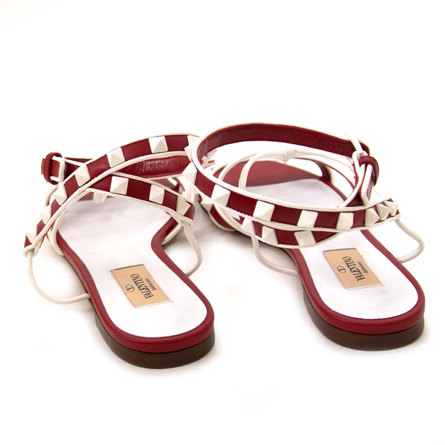 Brand New!

Valentino Red And White Rockstud Sandals - Size 37.5

These rockstud sandals are not to be missed.

The sandals feature different red and white straps with iconic Valentino studs. They have an ankle strap, which makes it easy to take the