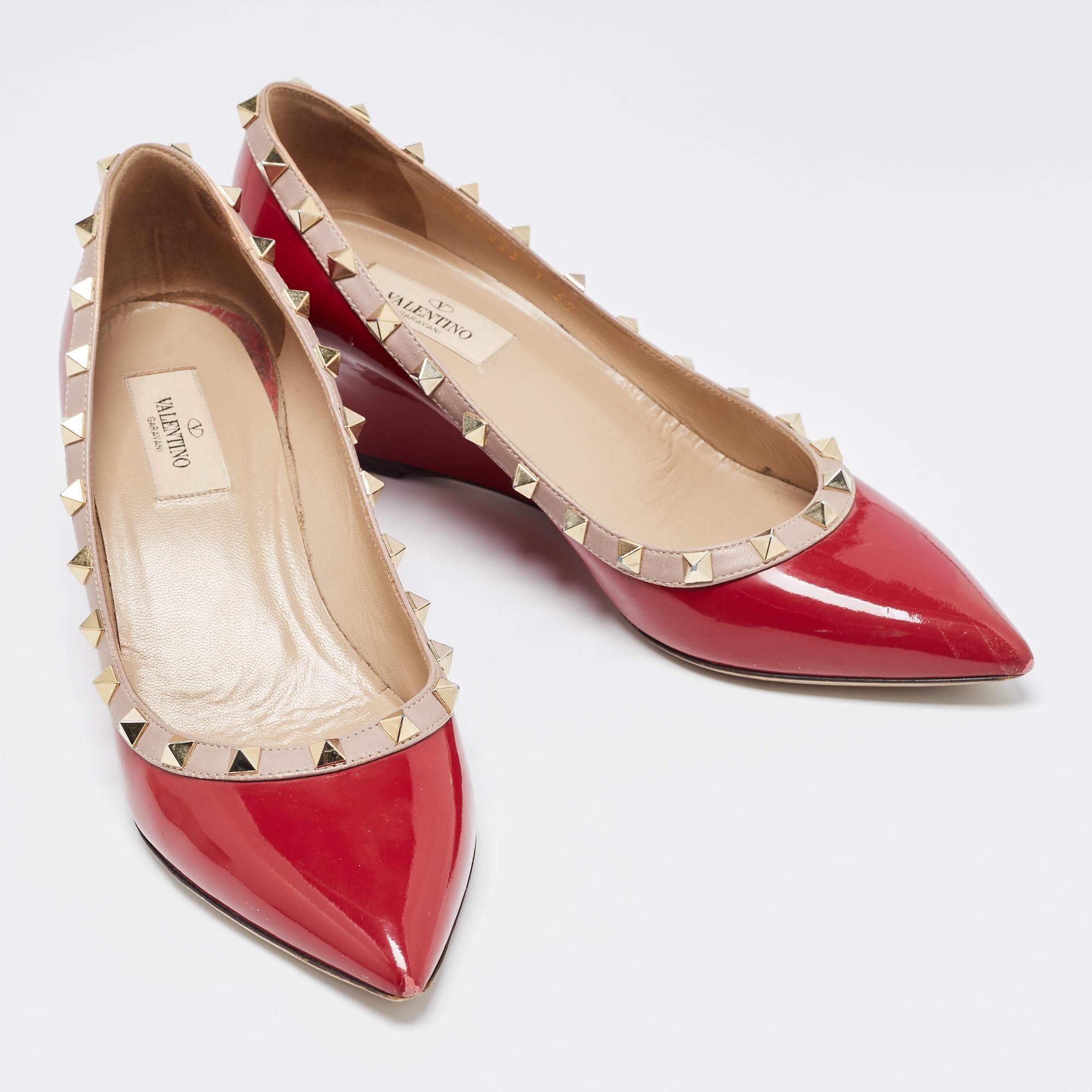 Valentino Red/Beige Patent and Leather Wedge Rockstud Pumps Size 39 In Good Condition In Dubai, Al Qouz 2