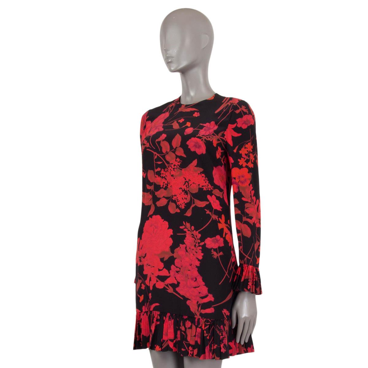 VALENTINO red black silk 2019 RUFFLED FLORAL CREPE SHIFT Dress 38 XS In Excellent Condition For Sale In Zürich, CH