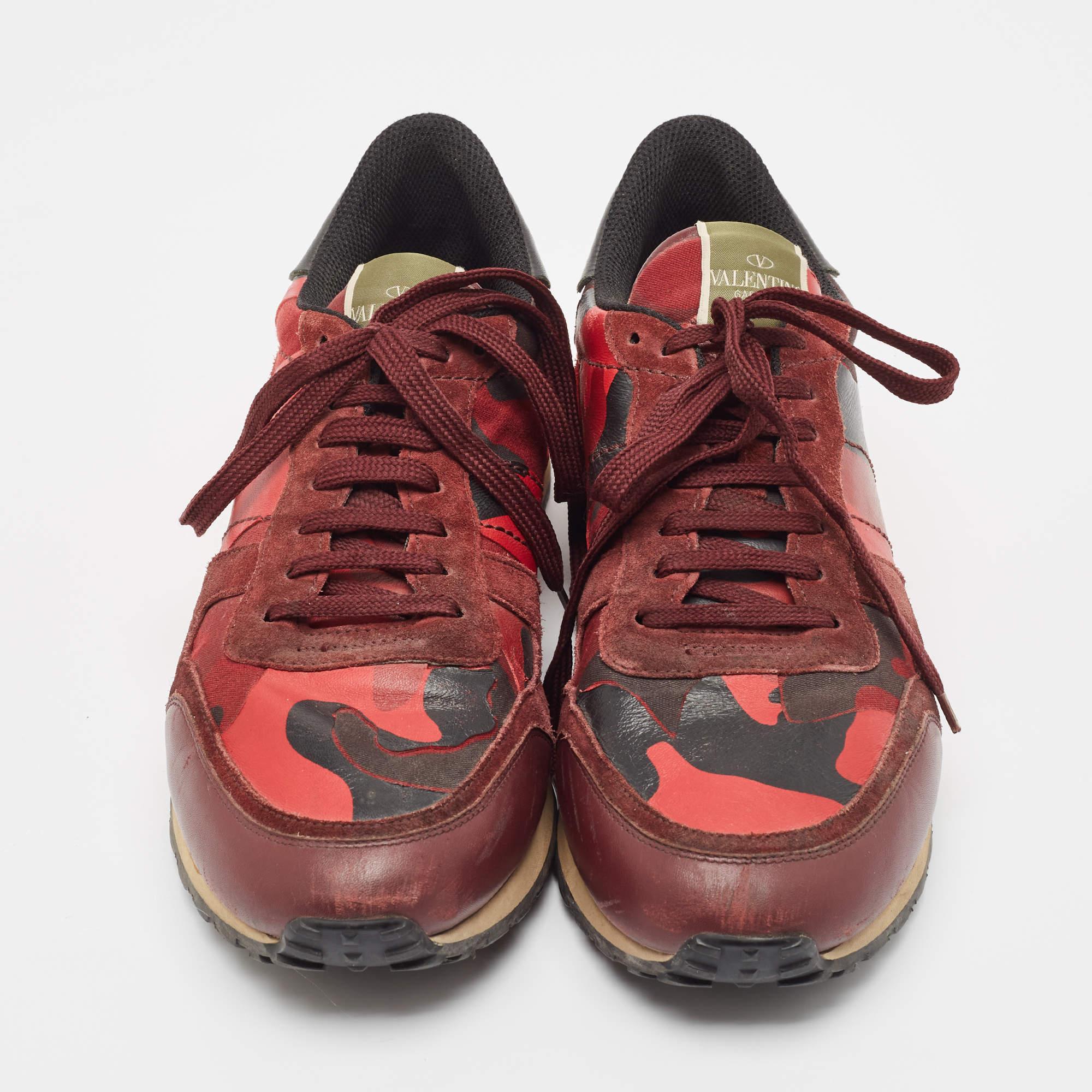 Valentino Rote Camouflage-Rockrunner-Turnschuhe aus Leder und Segeltuch Größe 45 (Braun) im Angebot