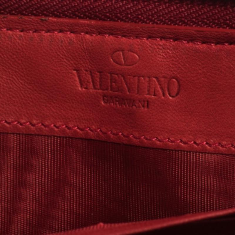 Valentino Red Coated Fabric Zip Around Wallet en venta 3
