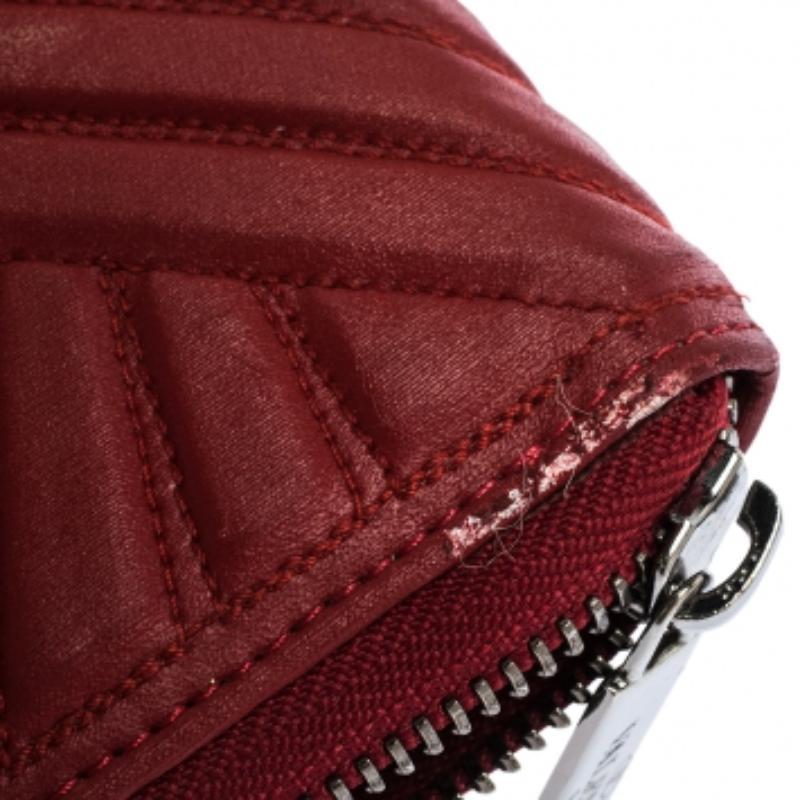 Valentino Red Coated Fabric Zip Around Wallet en venta 4