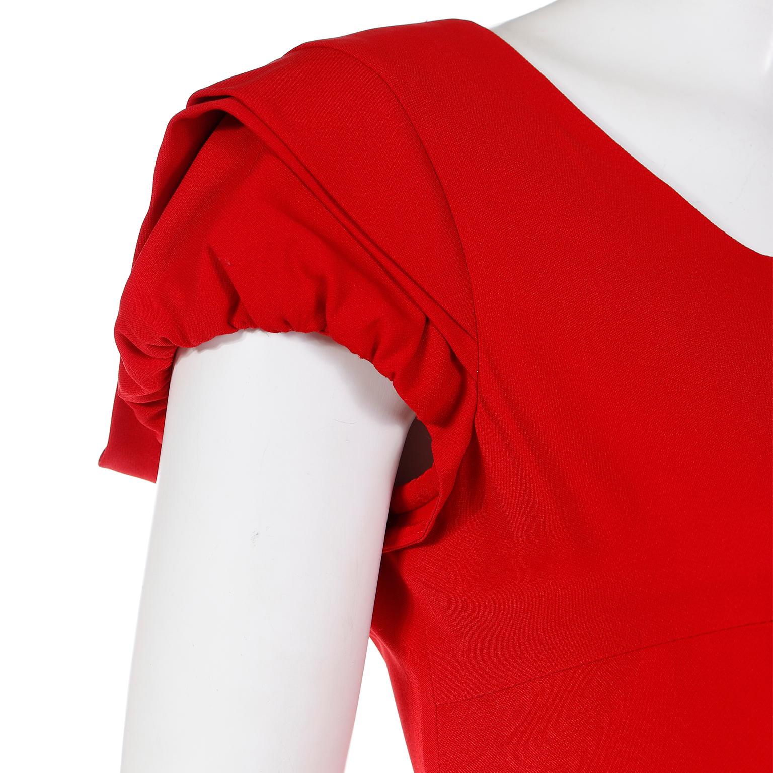 Valentino - Robe vintage en crpe rouge avec drap en vente 4