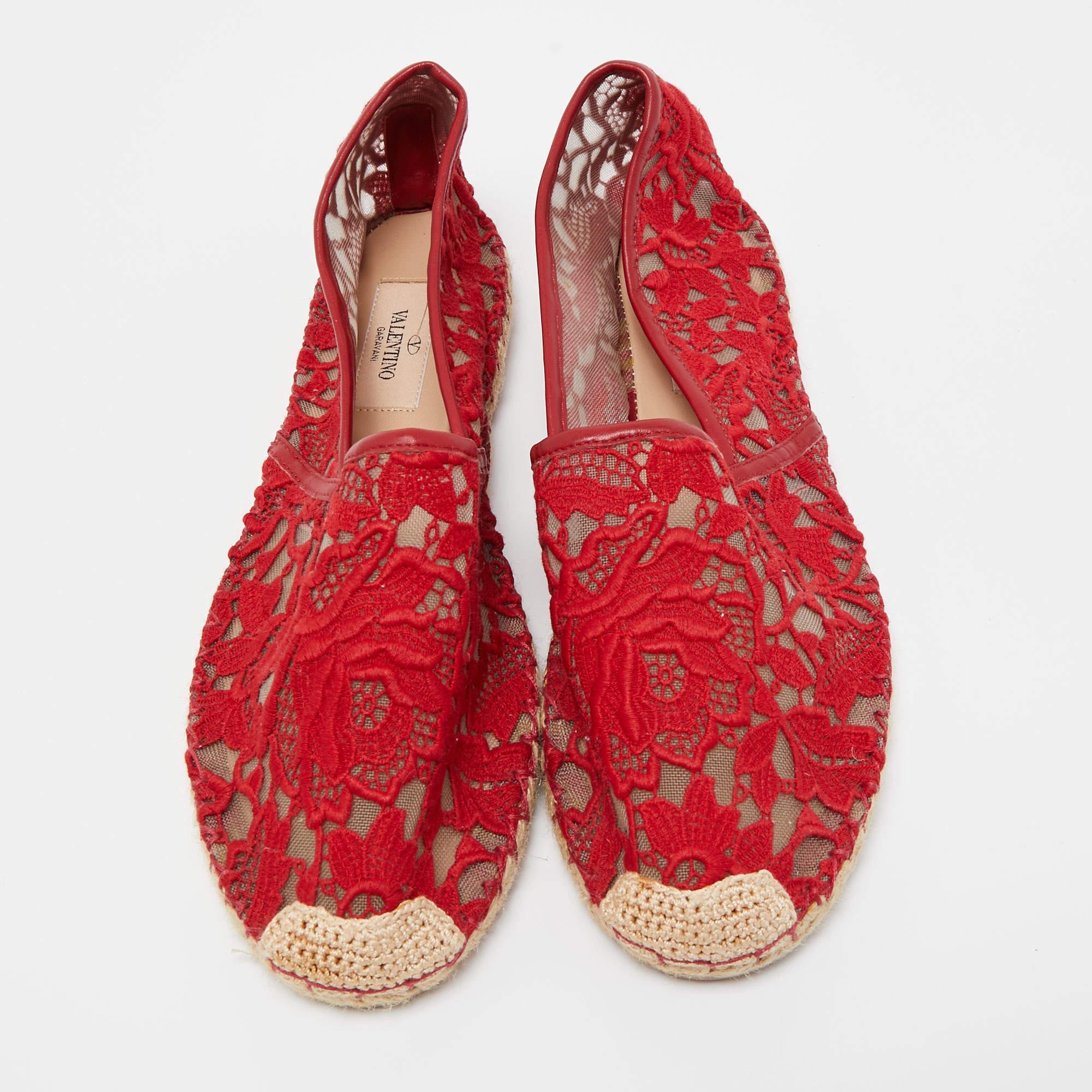Women's Valentino Red Floral Lace Espadrille Flats Size 39 For Sale