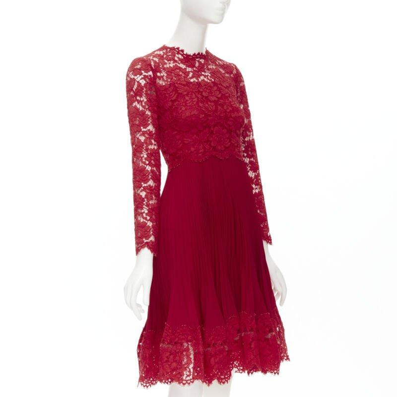 VALENTINO Rotes Cocktailkleid aus geblümter Spitze mit Messerfalten IT38 XS Damen im Angebot